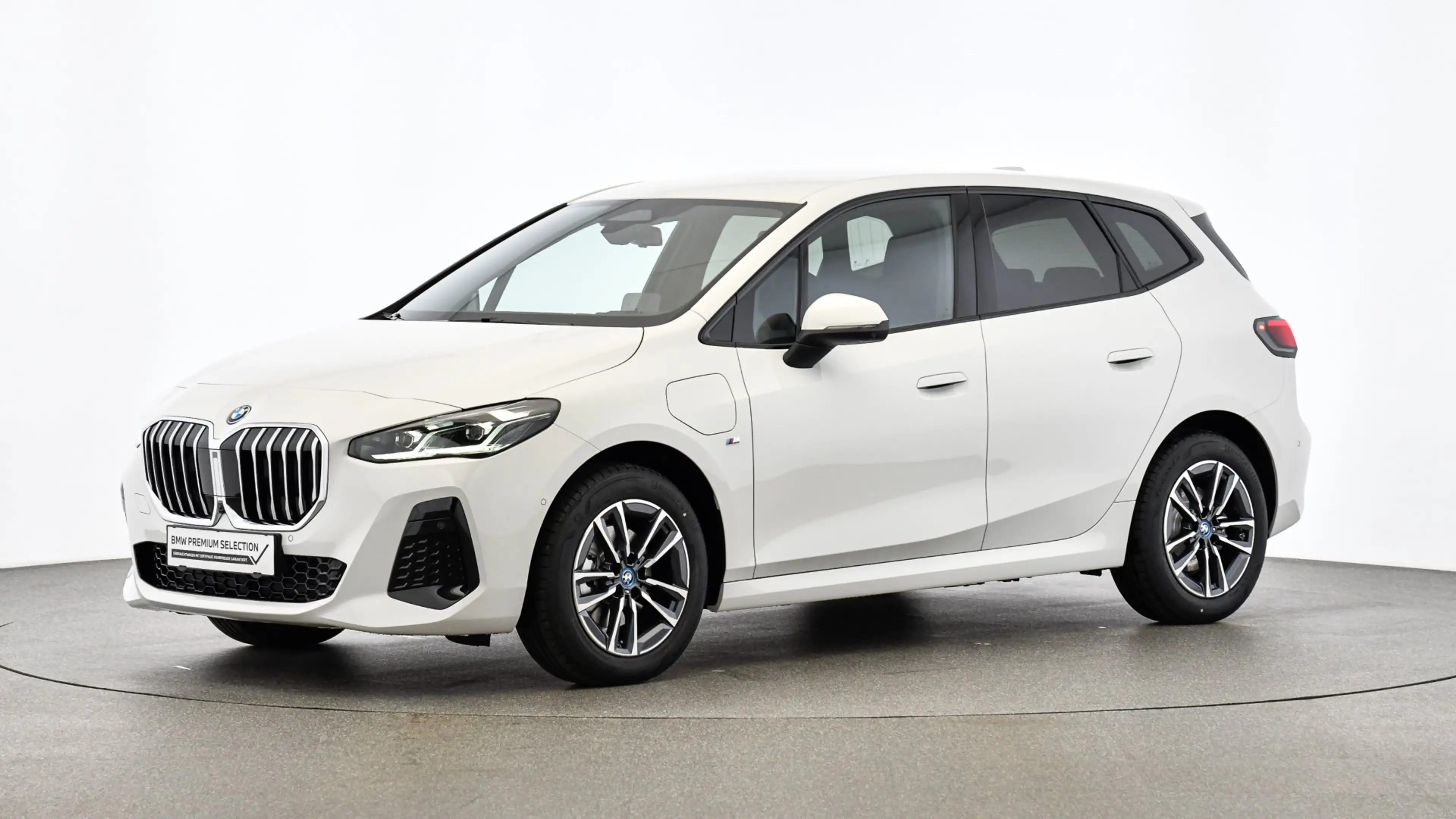 BMW 225 e xDrive Active Tourer — photo 8