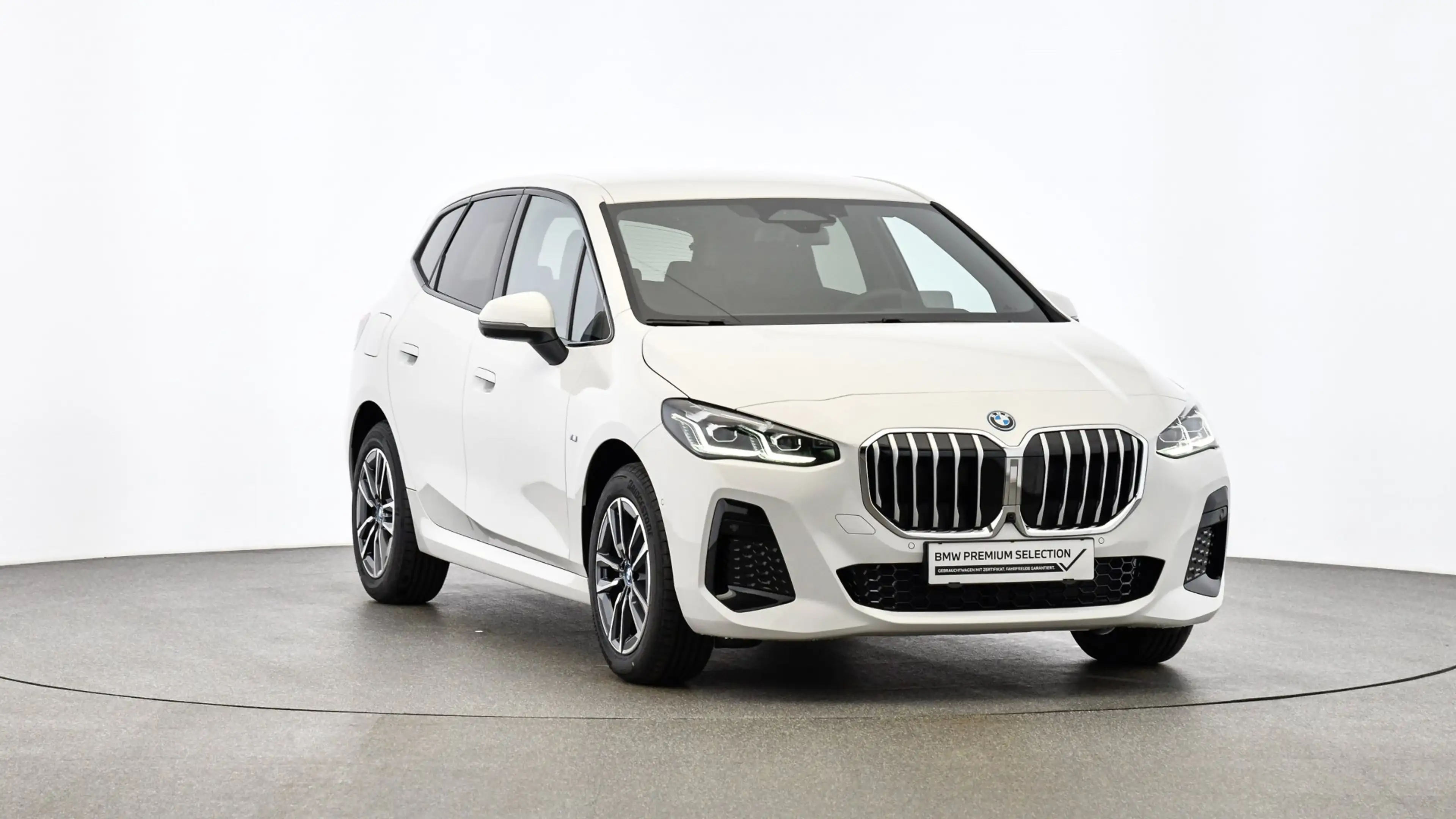 BMW 225 e xDrive Active Tourer — photo 11