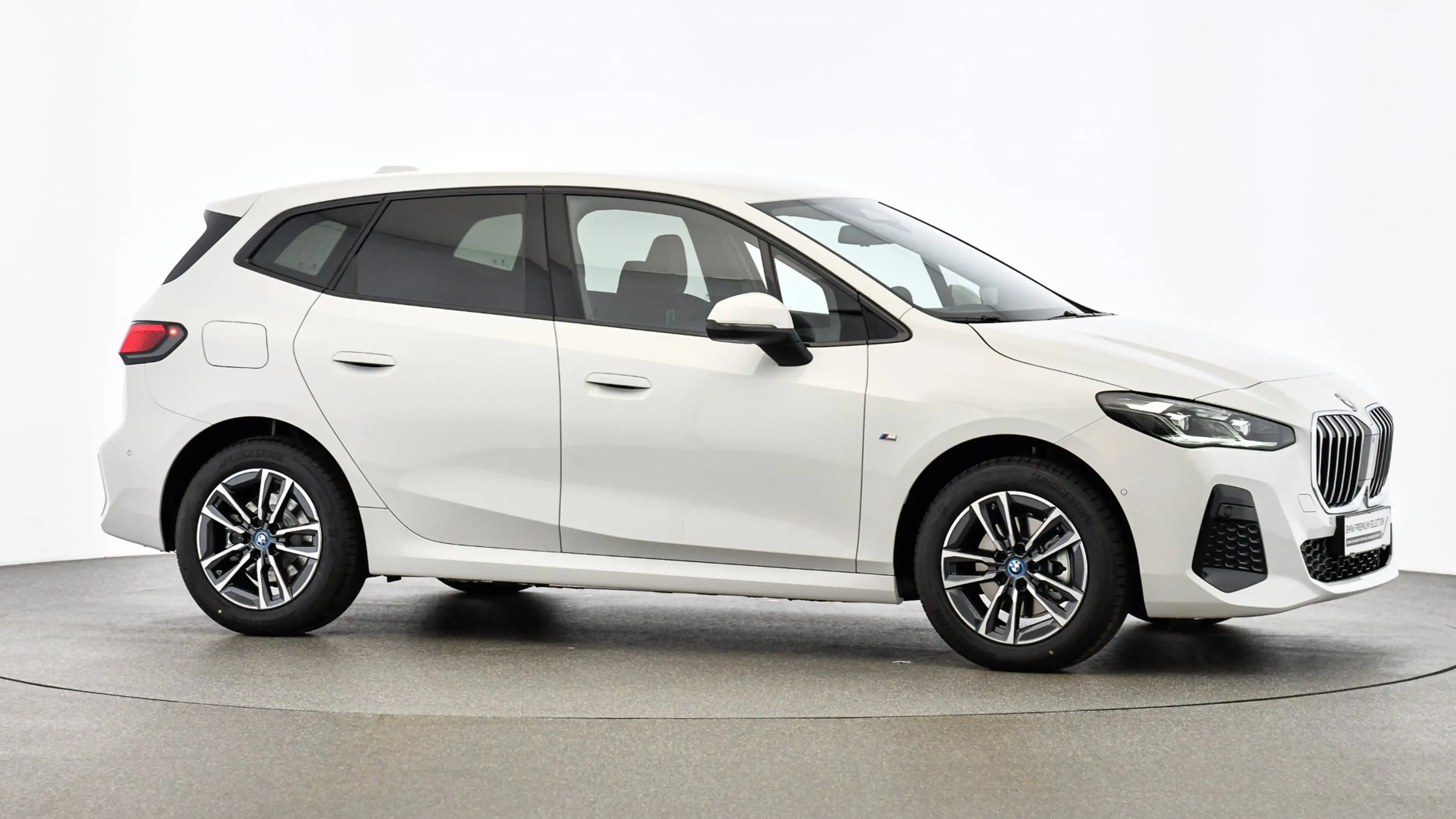 BMW 225 e xDrive Active Tourer — photo 13