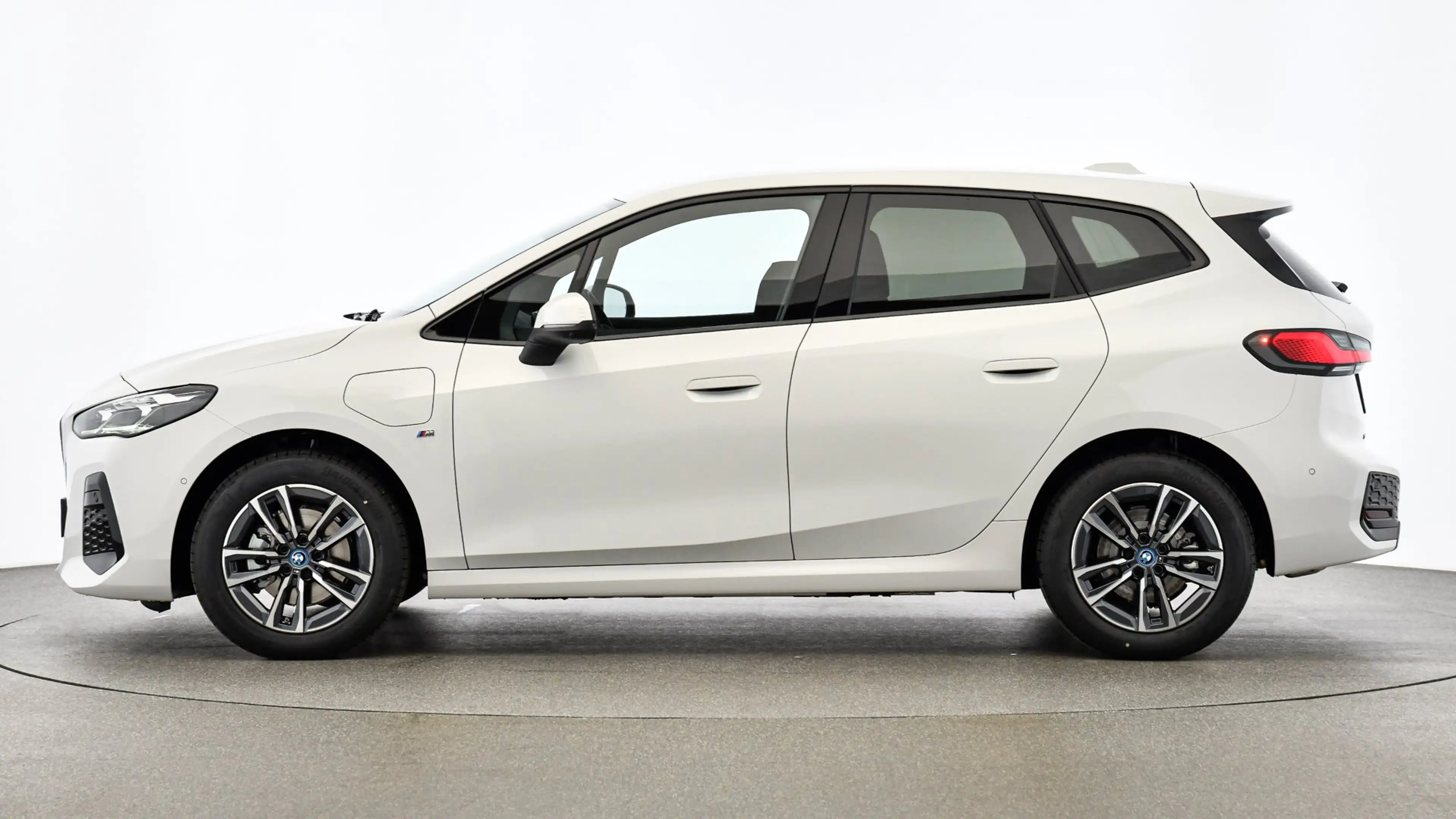 BMW 225 e xDrive Active Tourer — photo 6