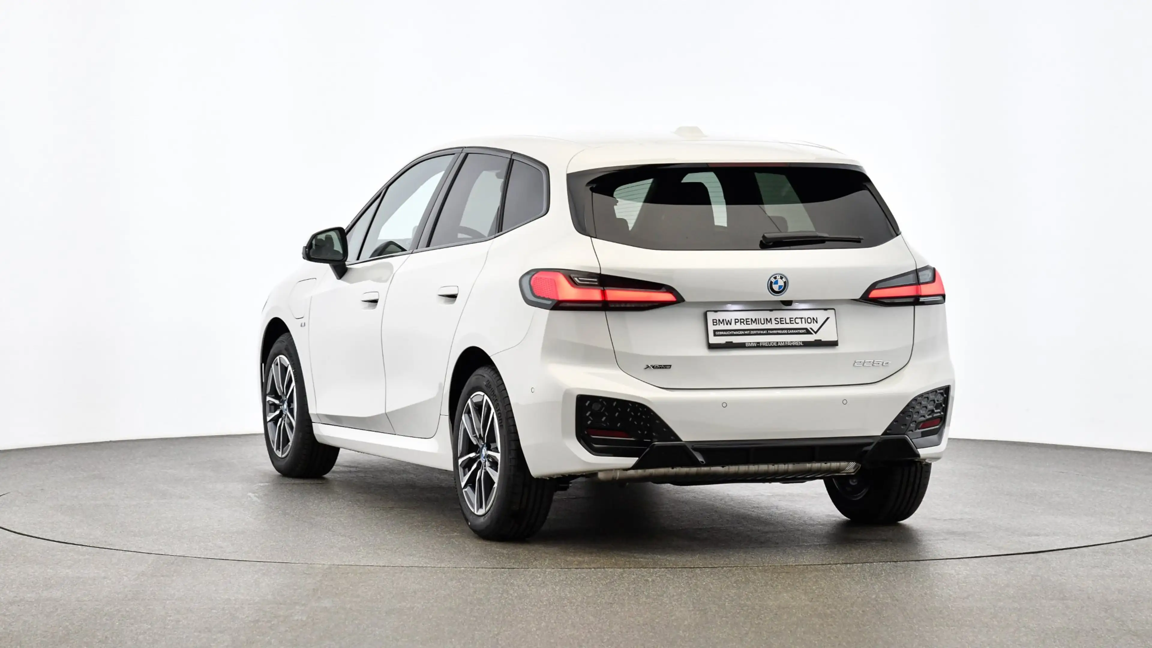 BMW 225 e xDrive Active Tourer — photo 3
