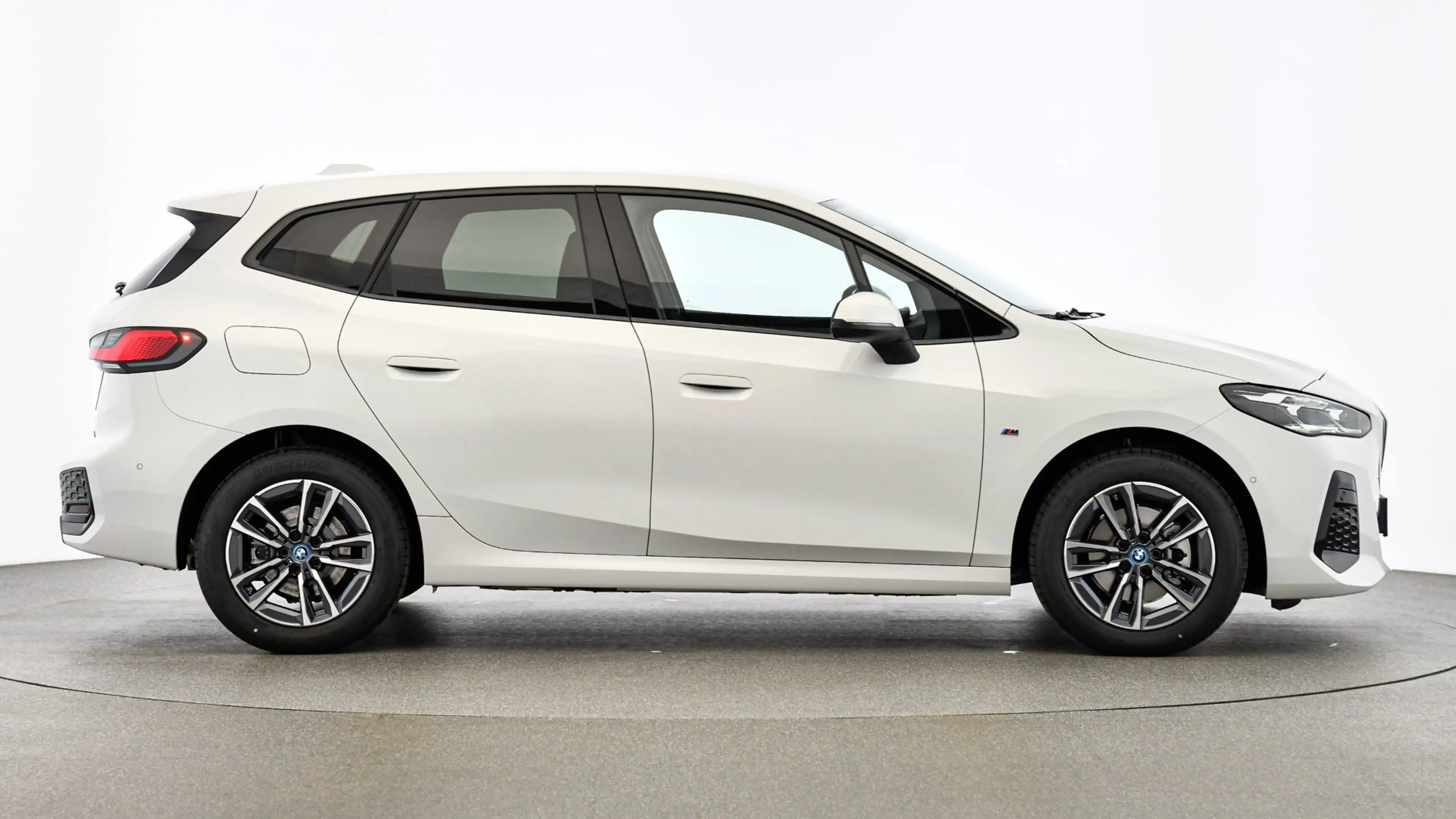 BMW 225 e xDrive Active Tourer — photo 14