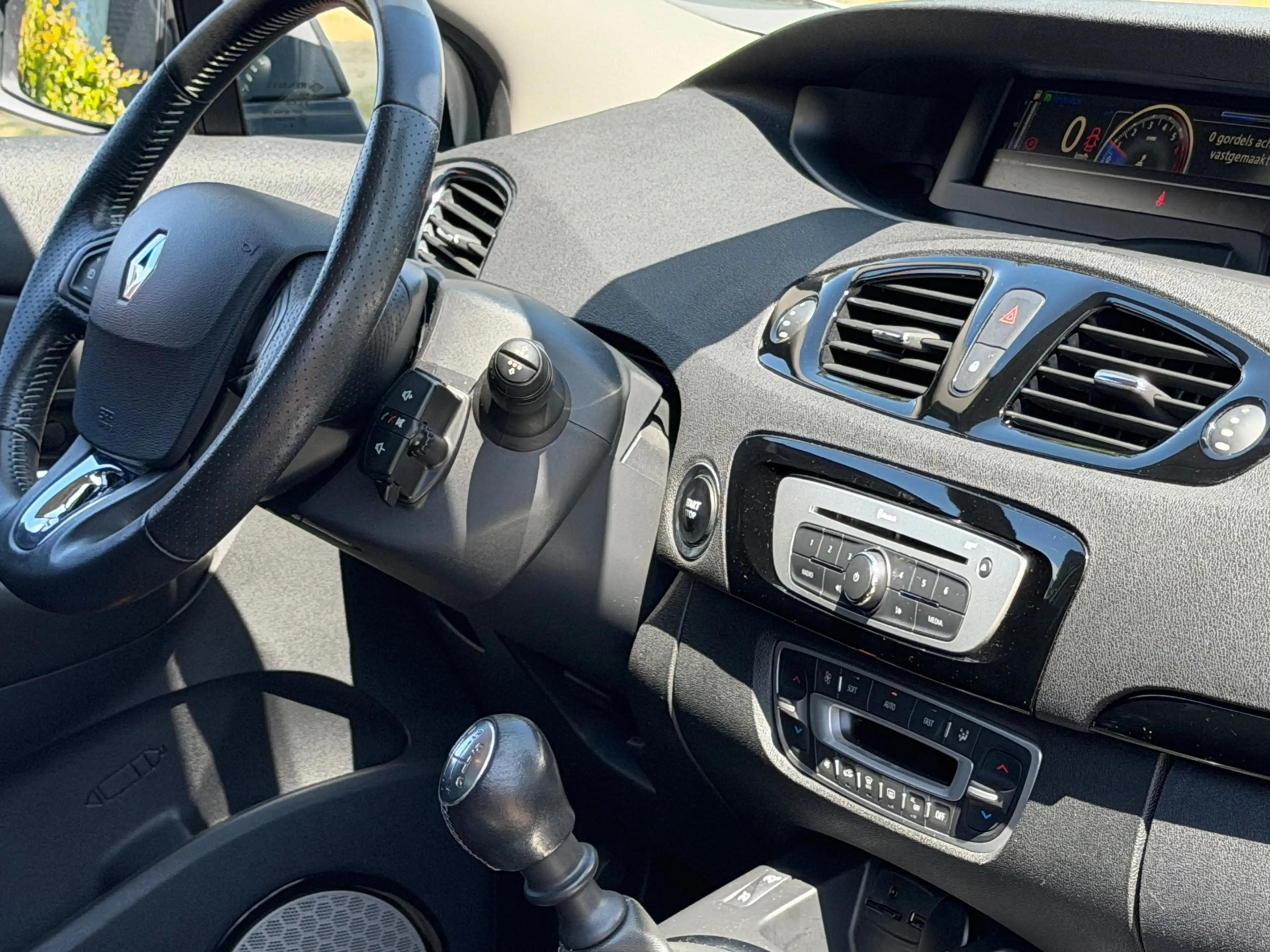 Renault Scenic 1.2 TCe Bose — photo 9