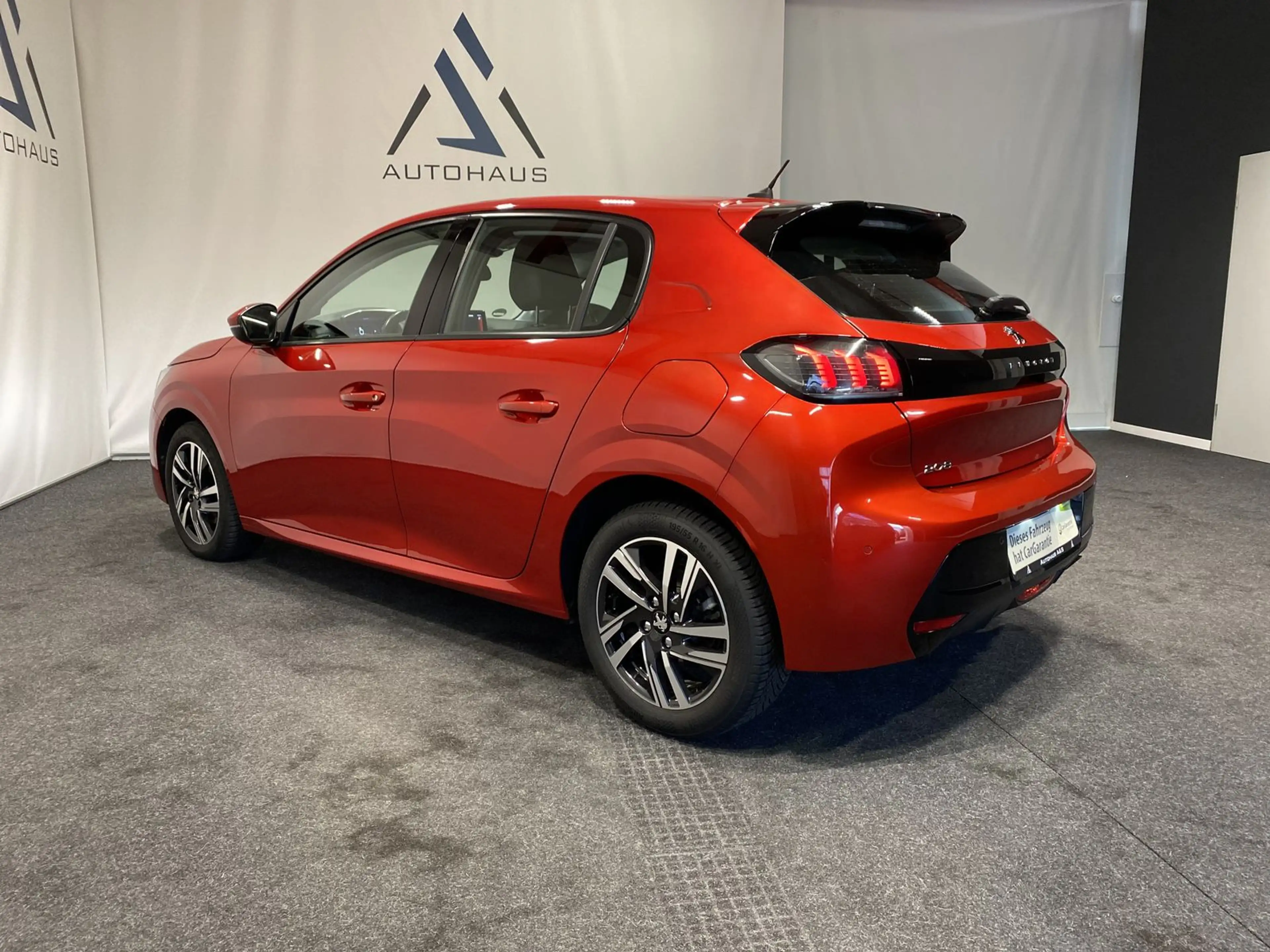 Peugeot 208 Allure Autom Kamera 360° SHZ Navi CarPlay — photo 2