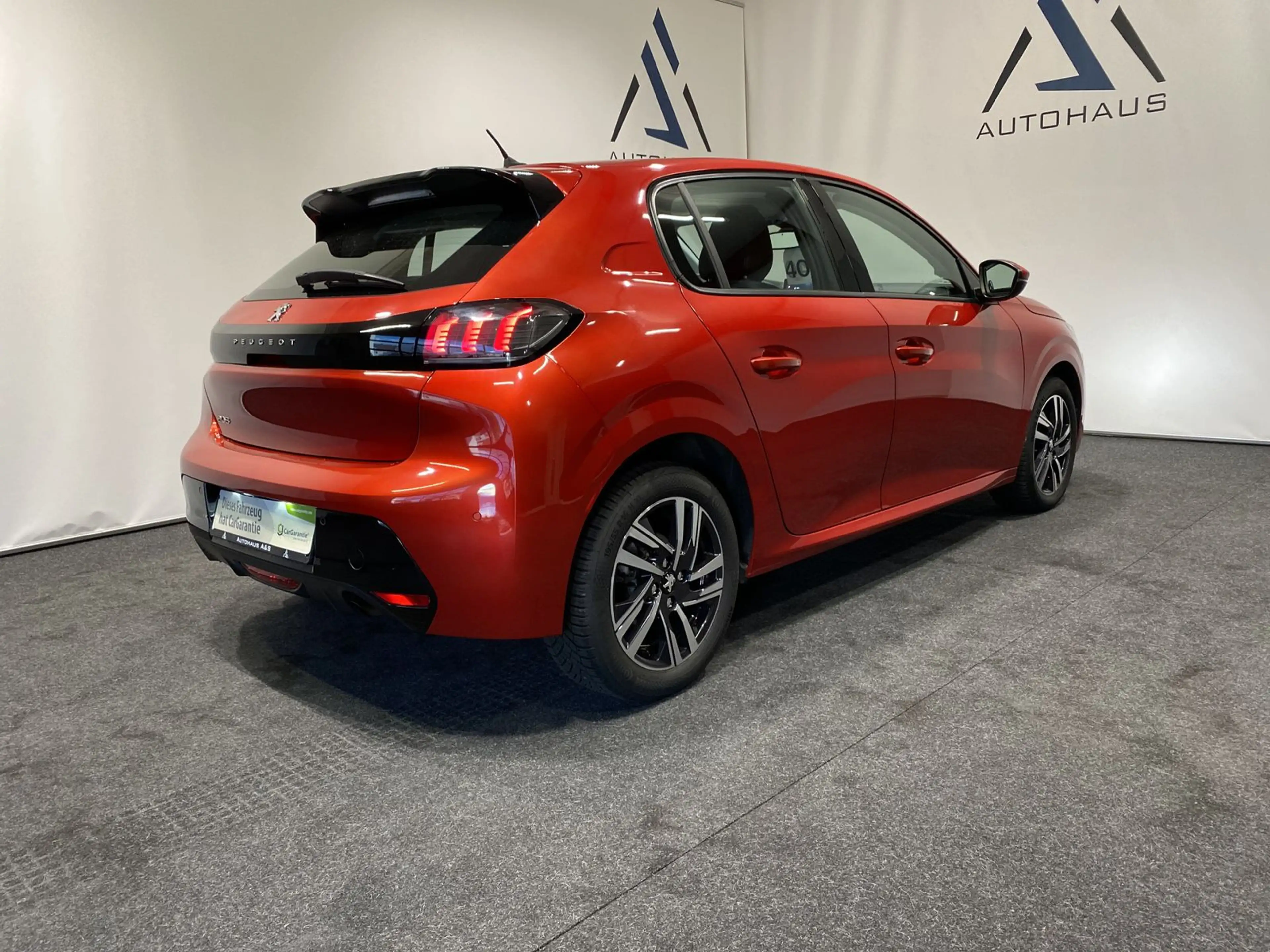 Peugeot 208 Allure Autom Kamera 360° SHZ Navi CarPlay — photo 4