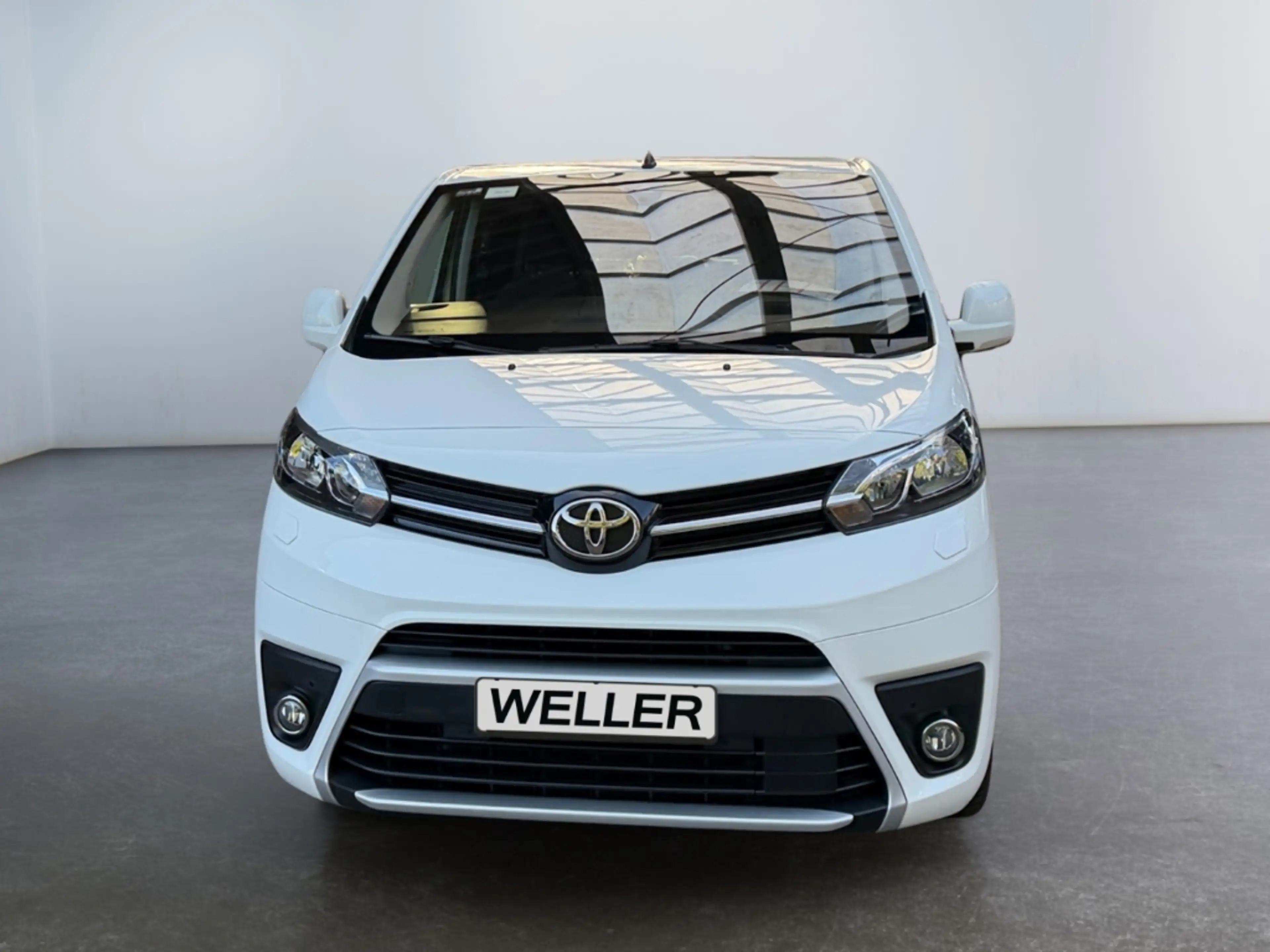 Toyota Proace Verso 2.0 D L1 Family Comfort *AHK*Pano* — photo 2