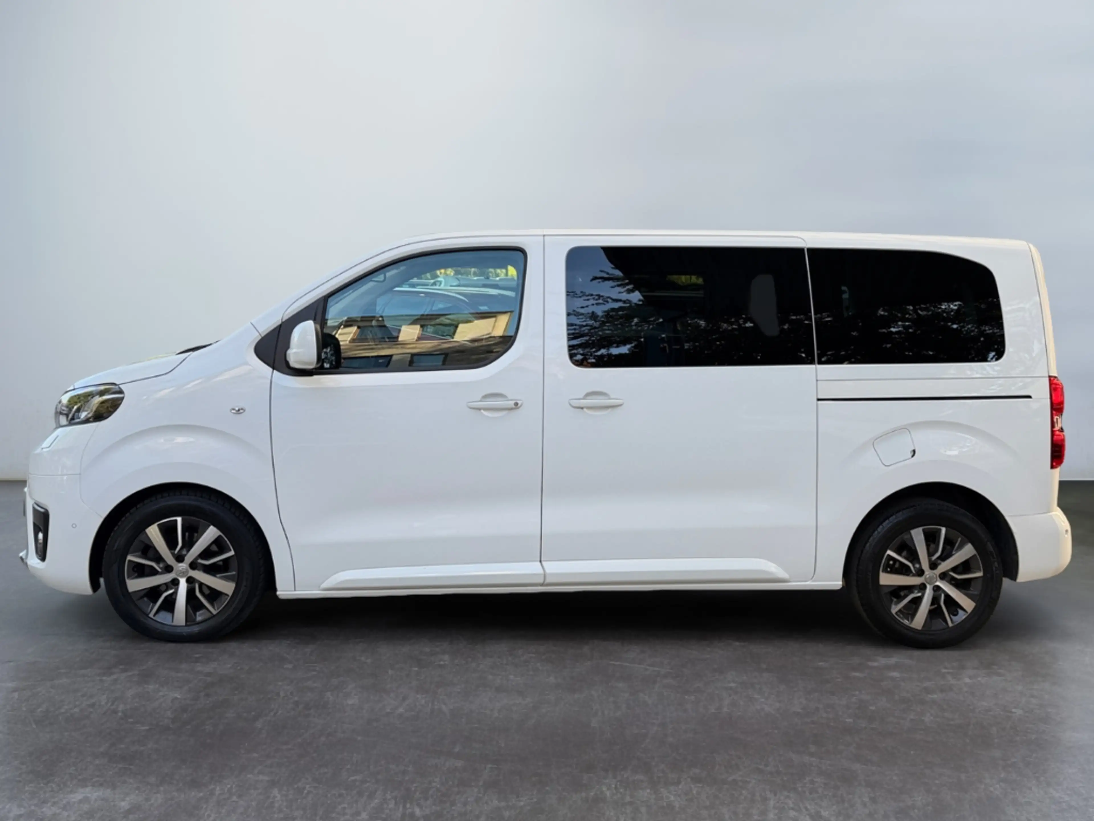 Toyota Proace Verso 2.0 D L1 Family Comfort *AHK*Pano* — photo 5