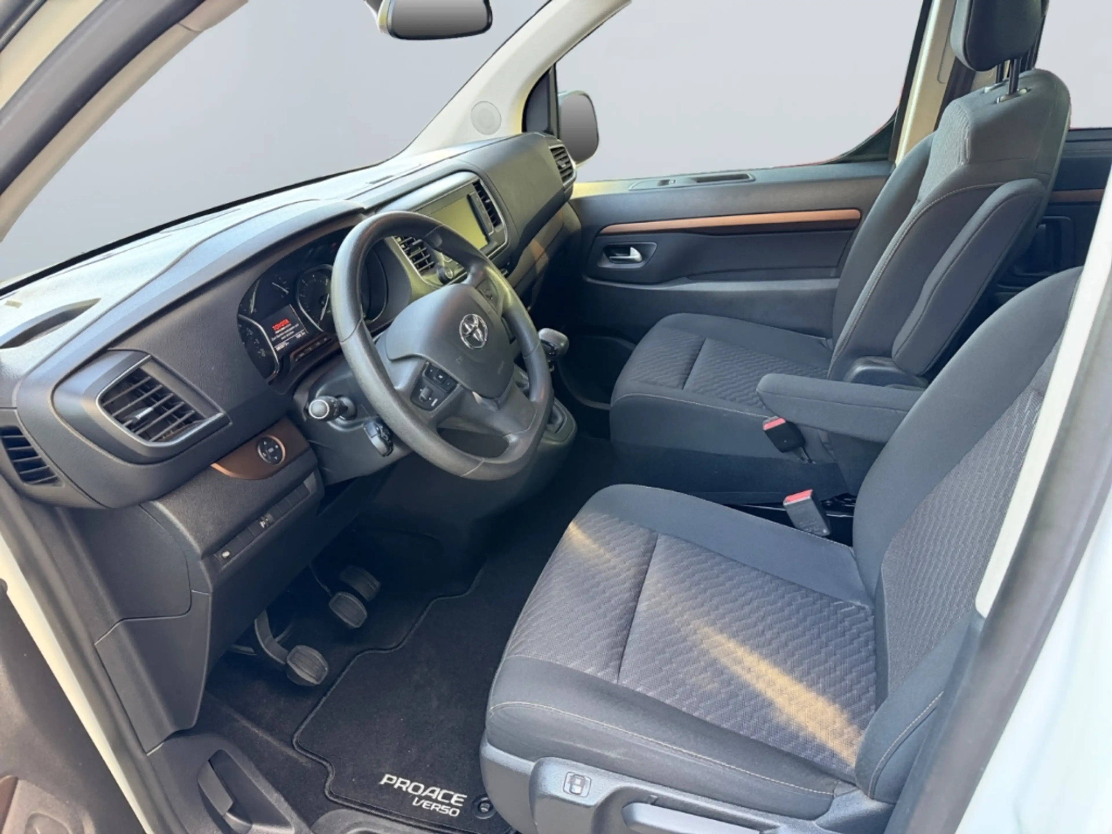 Toyota Proace Verso 2.0 D L1 Family Comfort *AHK*Pano* — photo 9