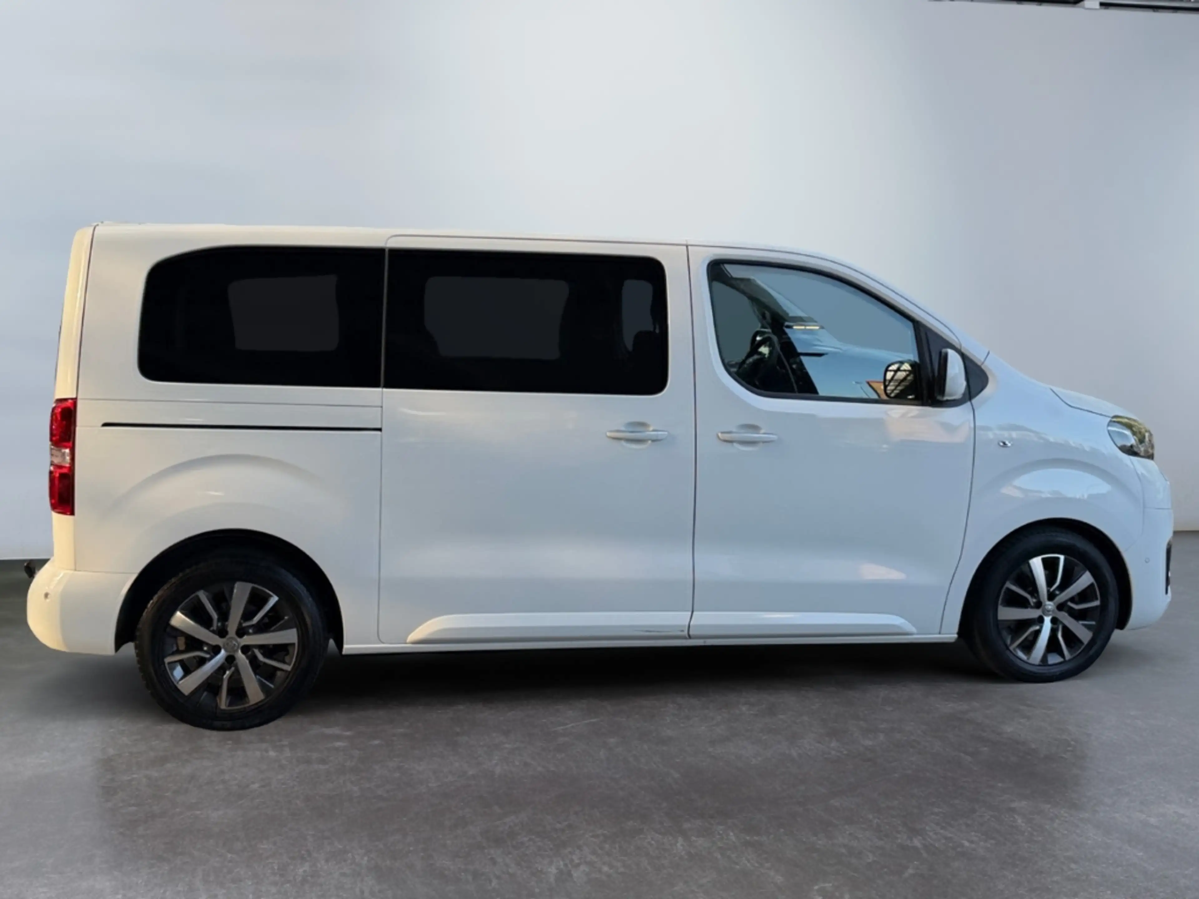 Toyota Proace Verso 2.0 D L1 Family Comfort *AHK*Pano* — photo 10