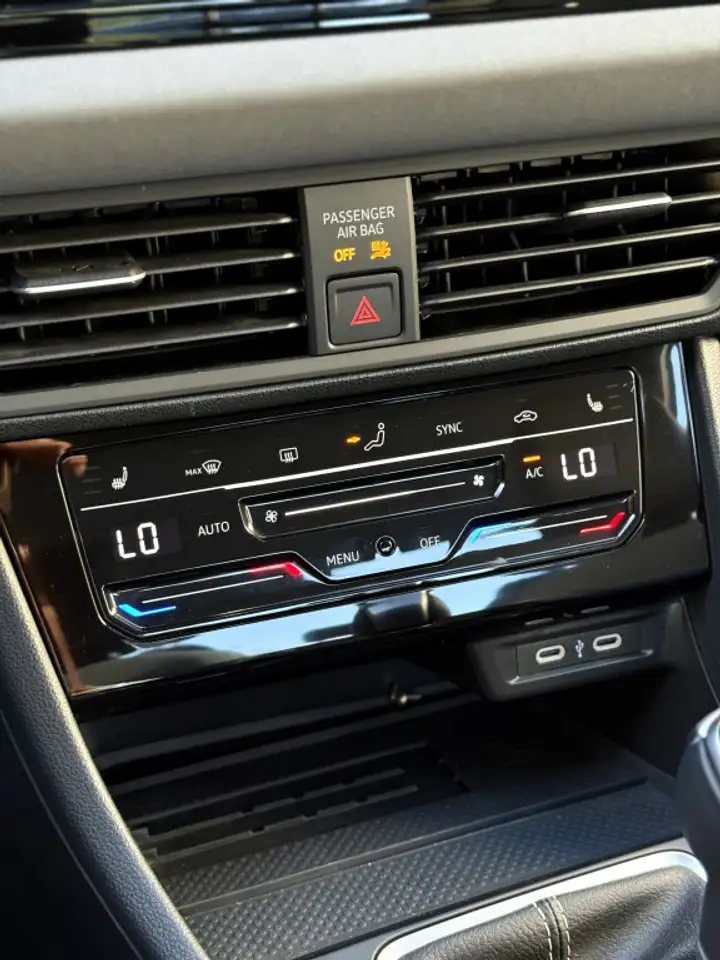 Volkswagen Jetta снимка Volkswagen Jetta