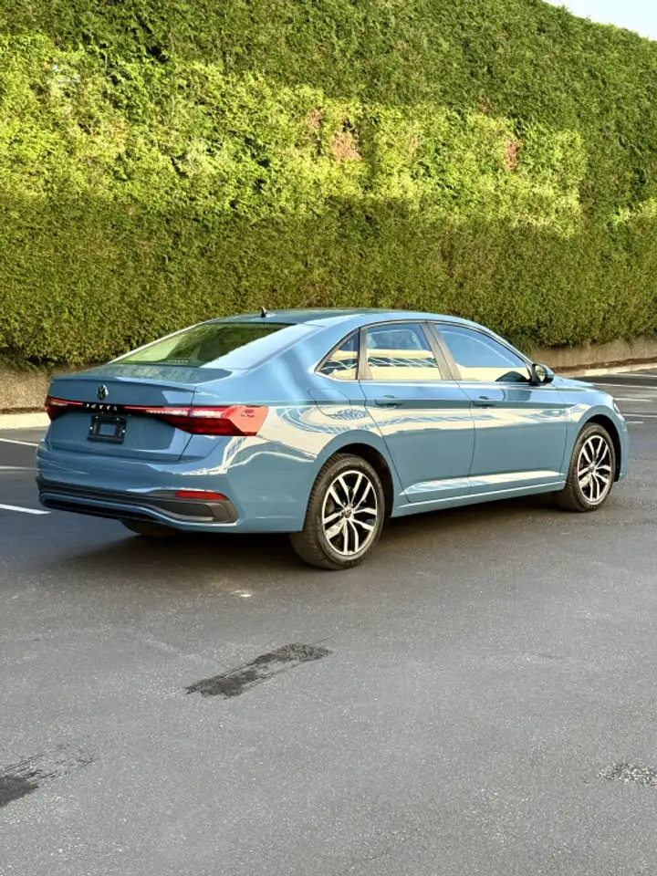 Volkswagen Jetta снимка Volkswagen Jetta