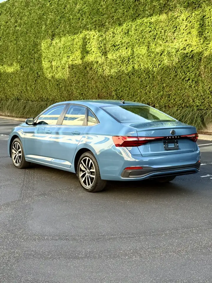 Volkswagen Jetta снимка Volkswagen Jetta