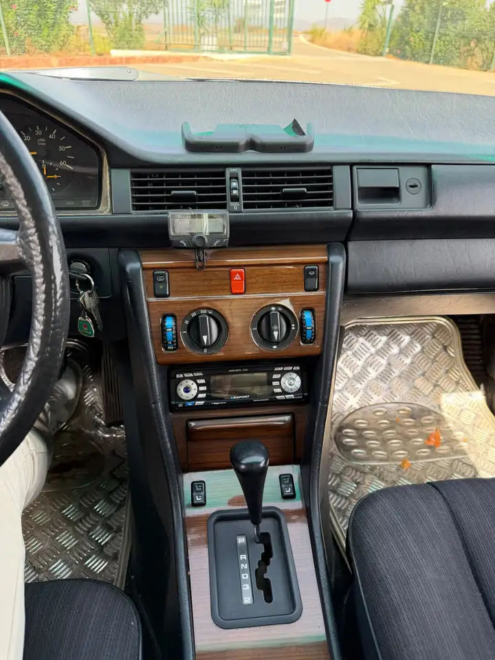 Mercedes-Benz 300D 4Matic, foto 4