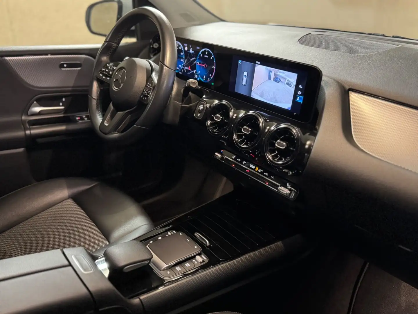 Mercedes-Benz B 180 d 7G PANO WIDE MBUX LED R.KAM SPUR Weiß - 2