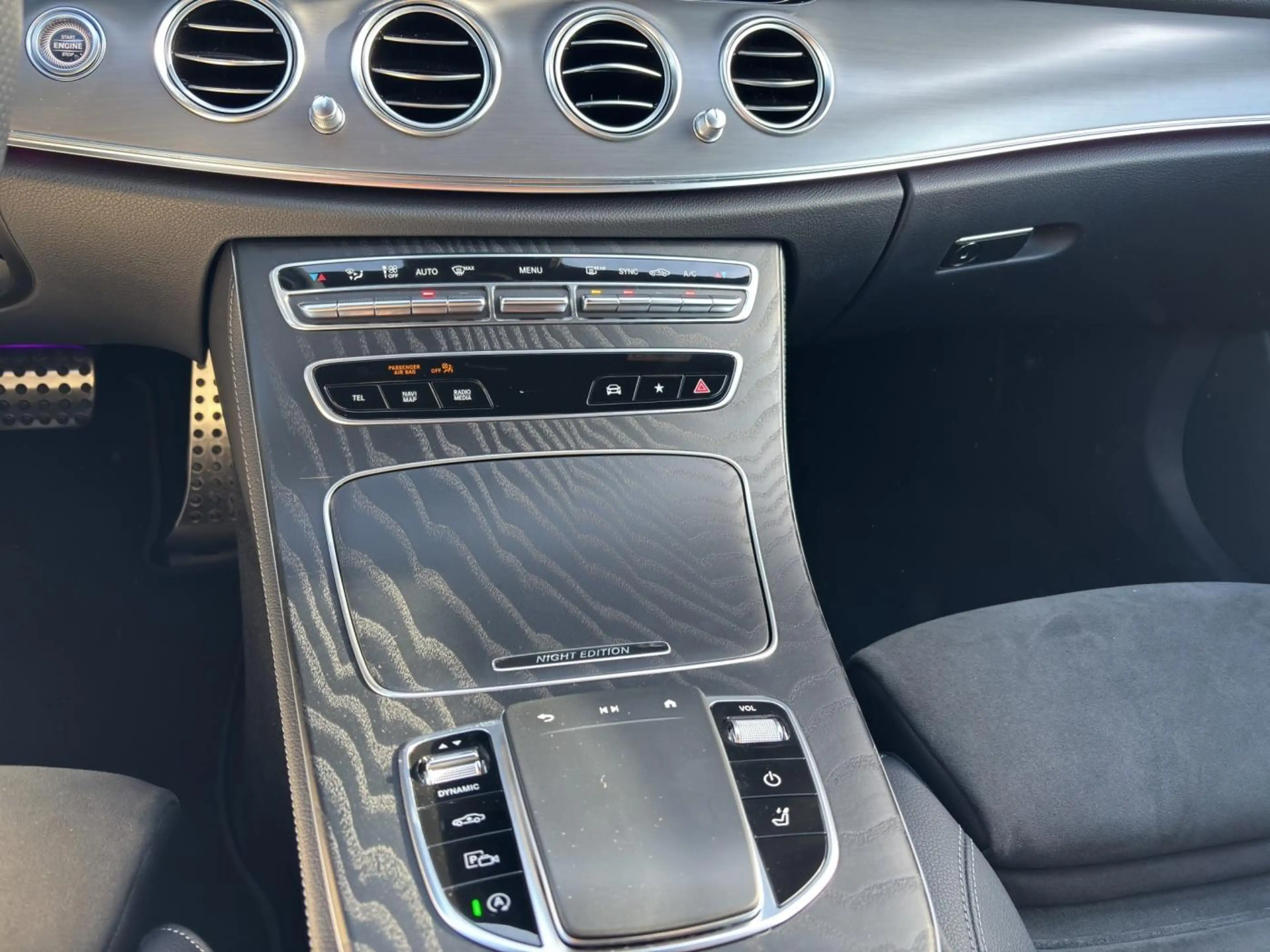 Mercedes-Benz E 450 4M T AMG*Night*Multibeam*AHK*Airmatic*360° — photo 13