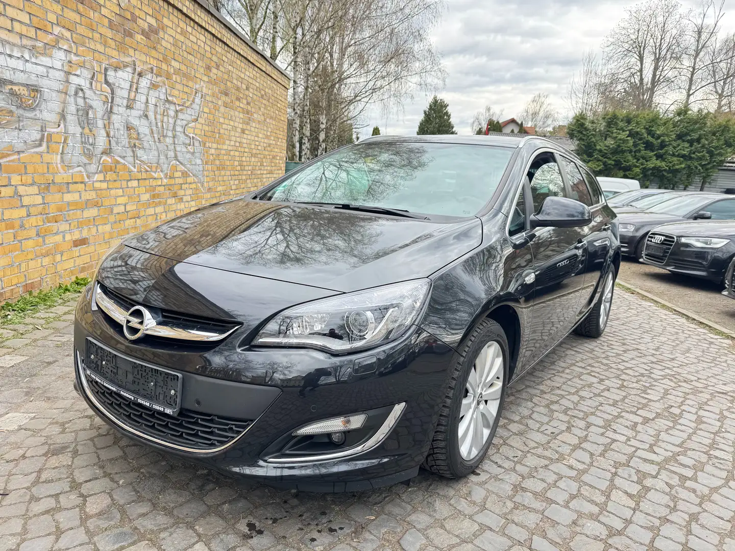 Opel Astra 1.4 Turbo Sports Tourer ecoFLEX Edition Schwarz - 1