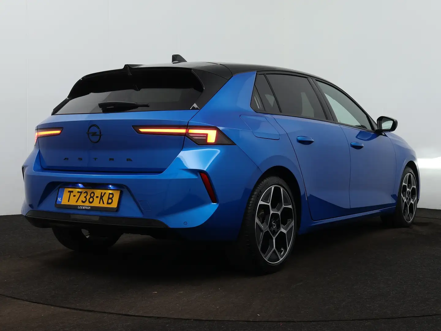 Opel Astra 1.2 131pk Level 4 | 18" LM velgen | Navigatie | 36 Blauw - 2