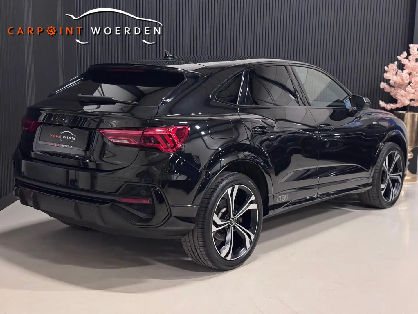 Audi Q3 Sportback 45 TFSI e S-LINE Edition | LED MATRIX | Zwart - 2