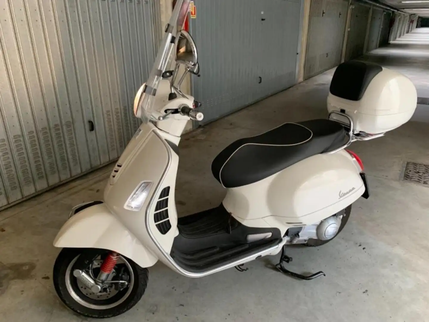 Vespa GTS Super 300 GTS Super 300 Fehér - 2