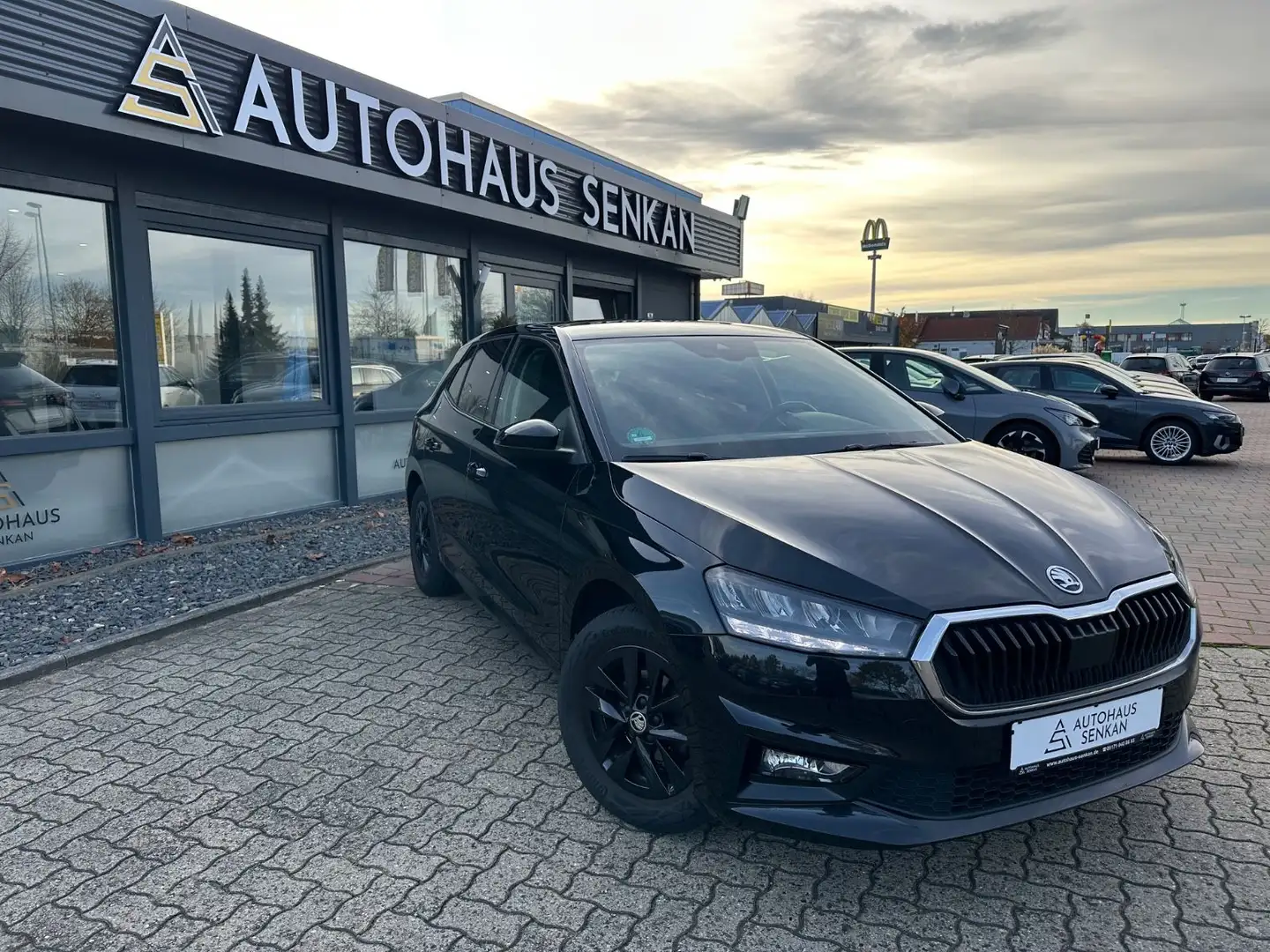 Skoda Fabia 1.0 TSI Style*NAVI*LED*SHZ*15"ALU*PDC* Schwarz - 1