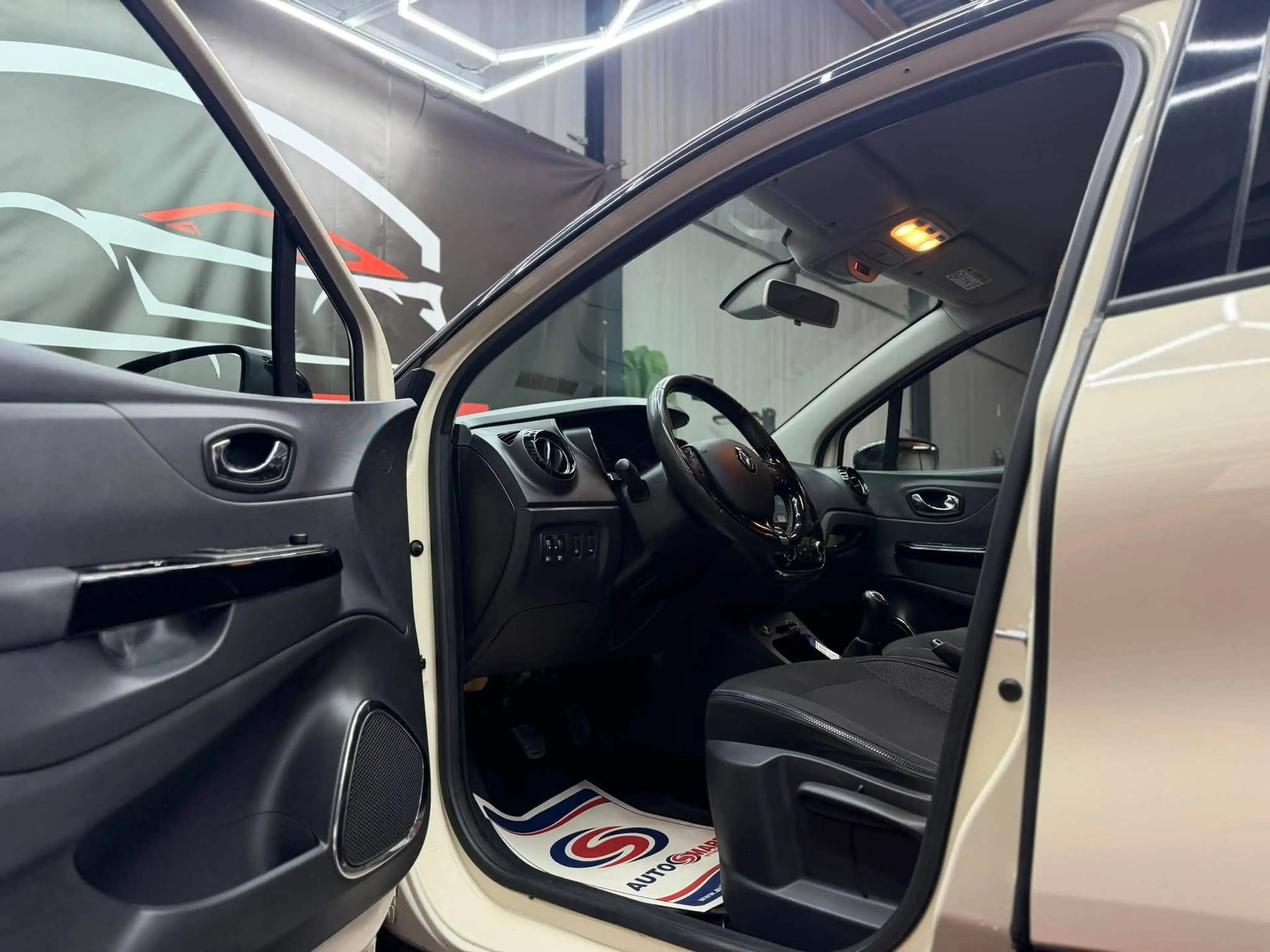 Renault Captur Captur 0.9 TCe Energy Intens — photo 4