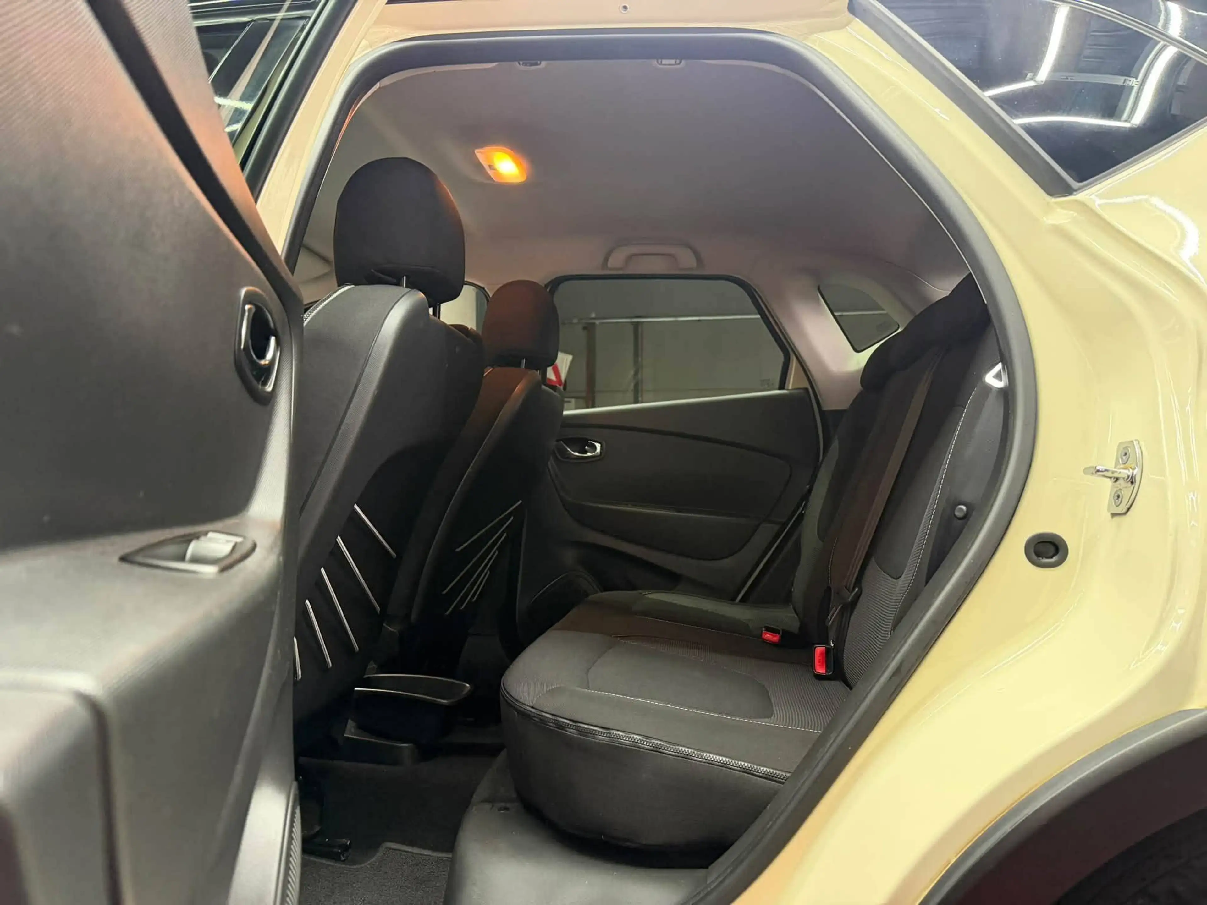 Renault Captur Captur 0.9 TCe Energy Intens — photo 15