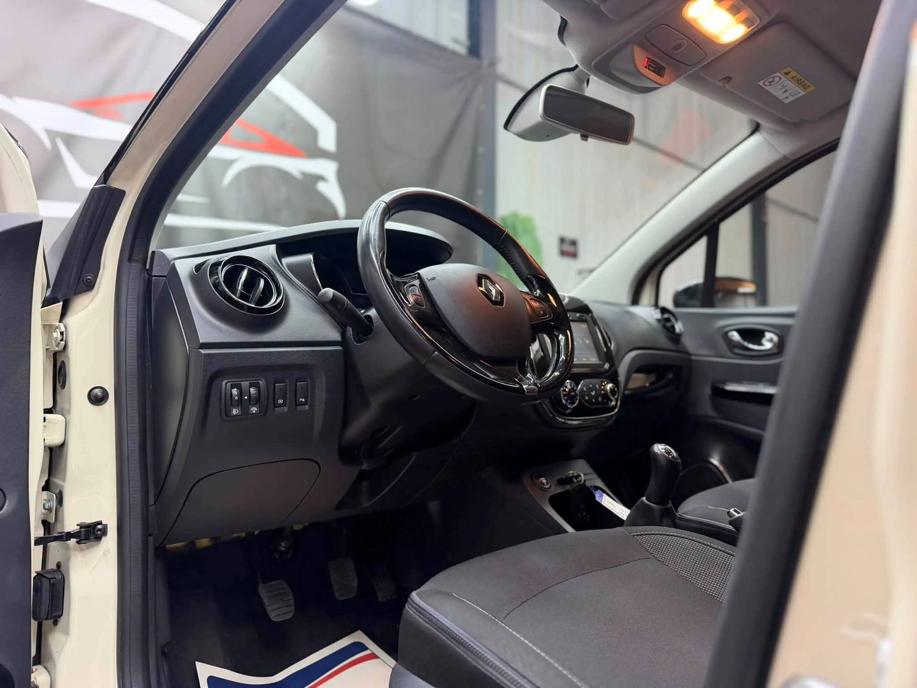 Renault Captur Captur 0.9 TCe Energy Intens — photo 6