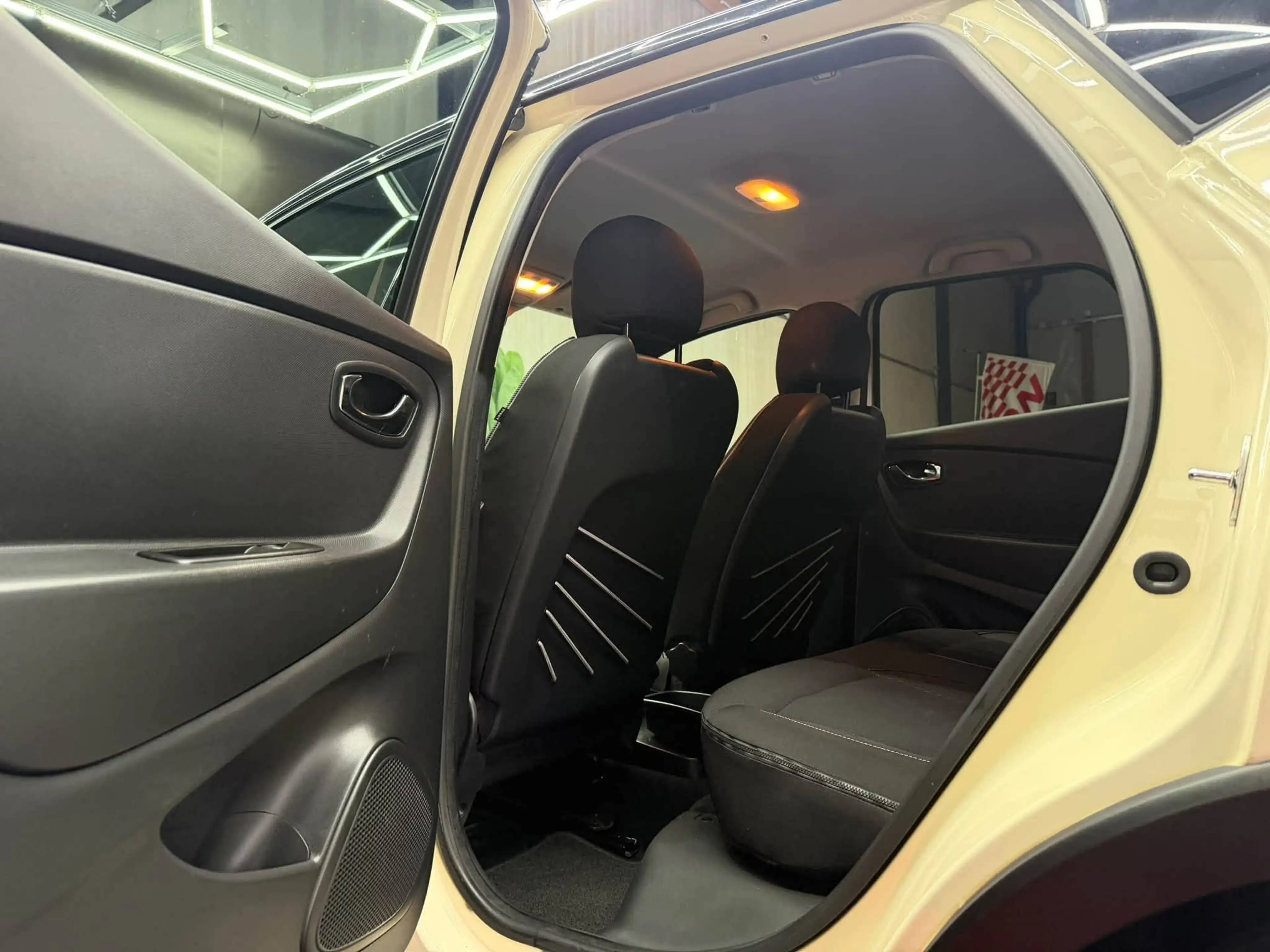 Renault Captur Captur 0.9 TCe Energy Intens — photo 14
