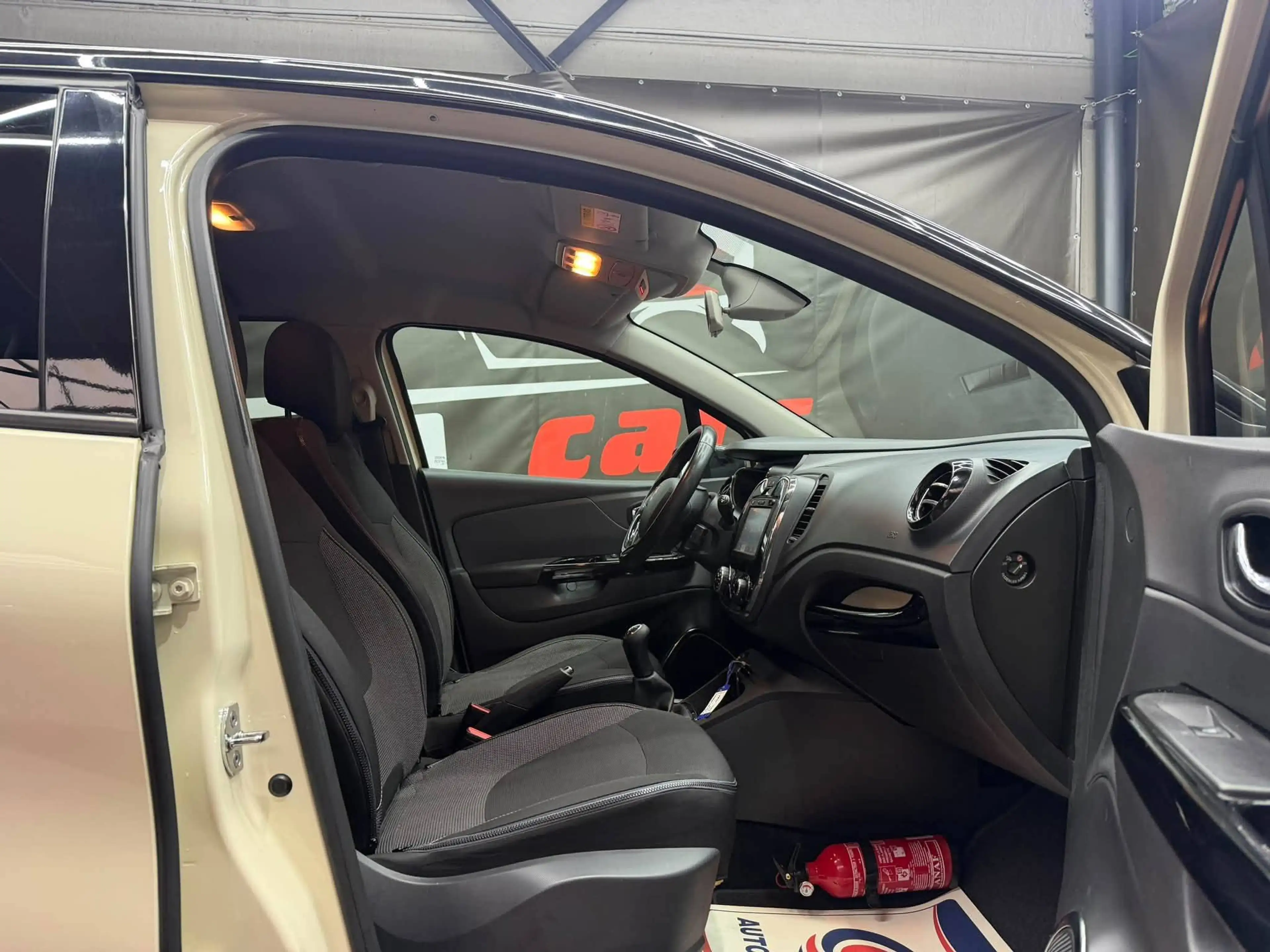Renault Captur Captur 0.9 TCe Energy Intens — photo 12