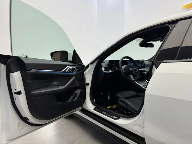 BMW 4 Series view 11