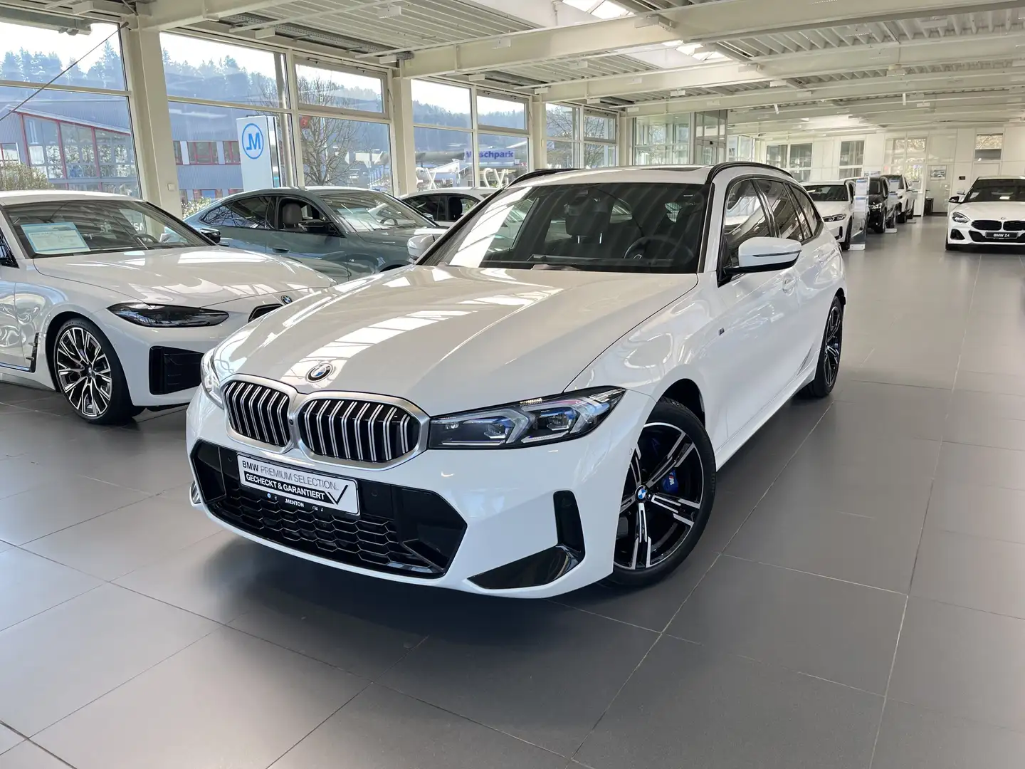 BMW 320 d xDrive Touring M-Sportpaket/ AHK/LCProf./ad.LED/ Weiß - 2