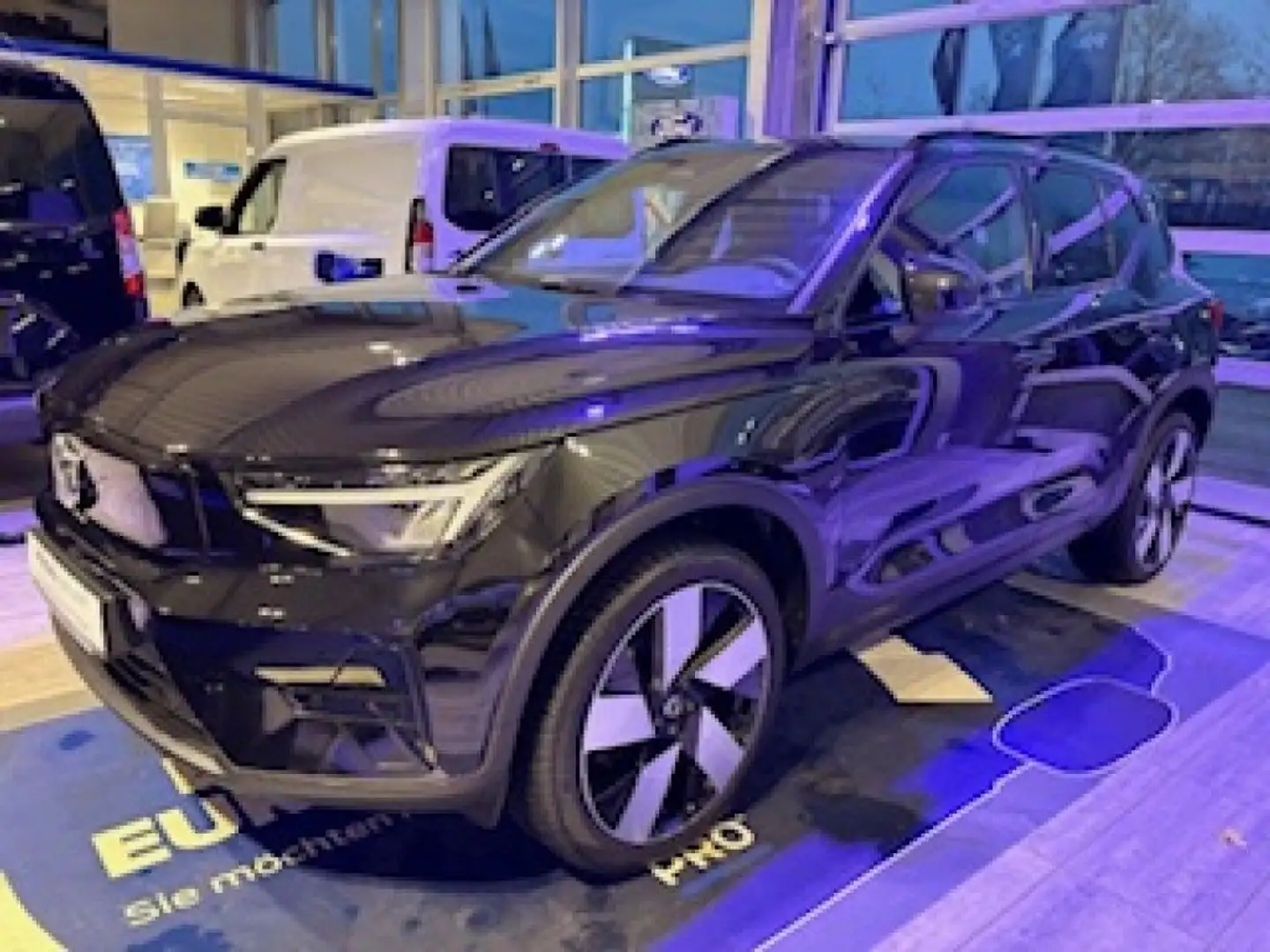 Volvo XC40 Recharge 69 kWh Single Motor Core 20 Zoll LMF Schwarz - 1