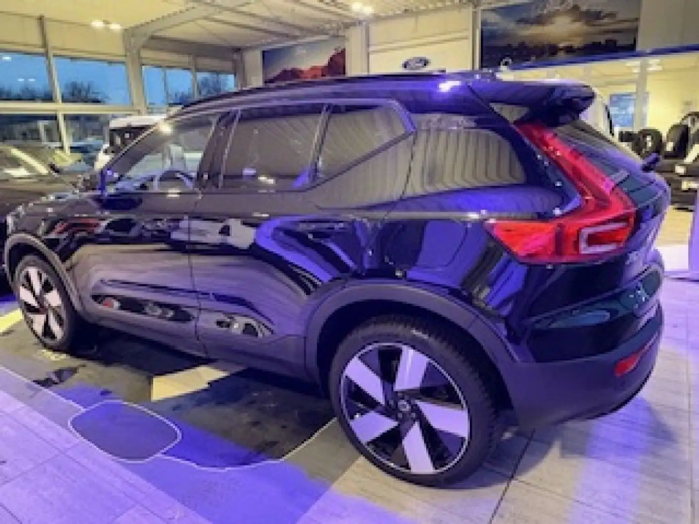 Volvo XC40 Recharge 69 kWh Single Motor Core 20 Zoll LMF Schwarz - 2