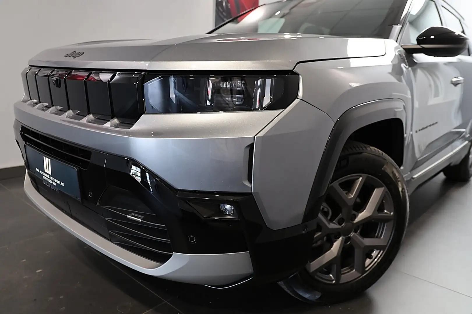 Jeep Compass 1.2 DCT6 e-Hybrid First Edition Schwarz - 2
