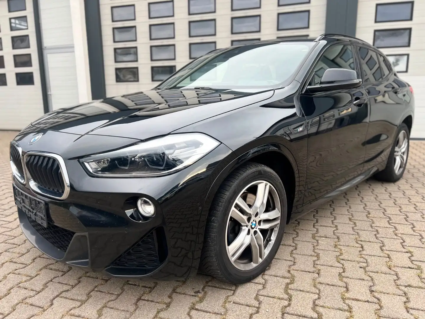 BMW X2 Baureihe X2 xDrive 20 d M Sport Schwarz - 2