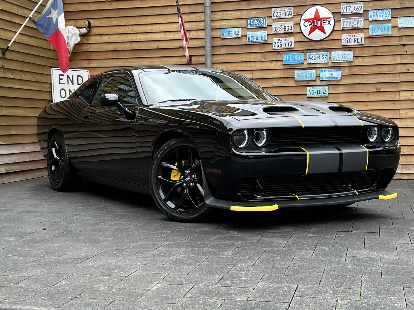Dodge Challenger 5,7L BLACKTOP R/T Alpine SZH Schwarz - 2