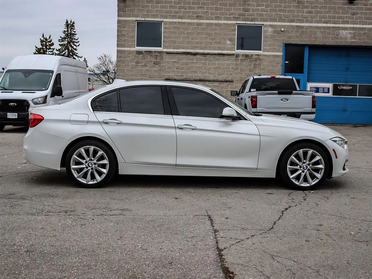 BMW 3 Series снимка BMW 3 Series