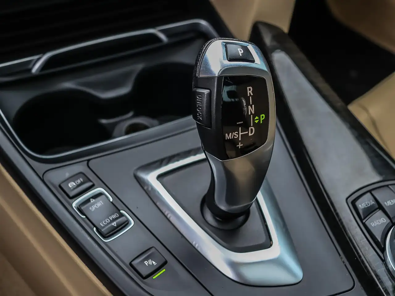 BMW 3 Series снимка BMW 3 Series