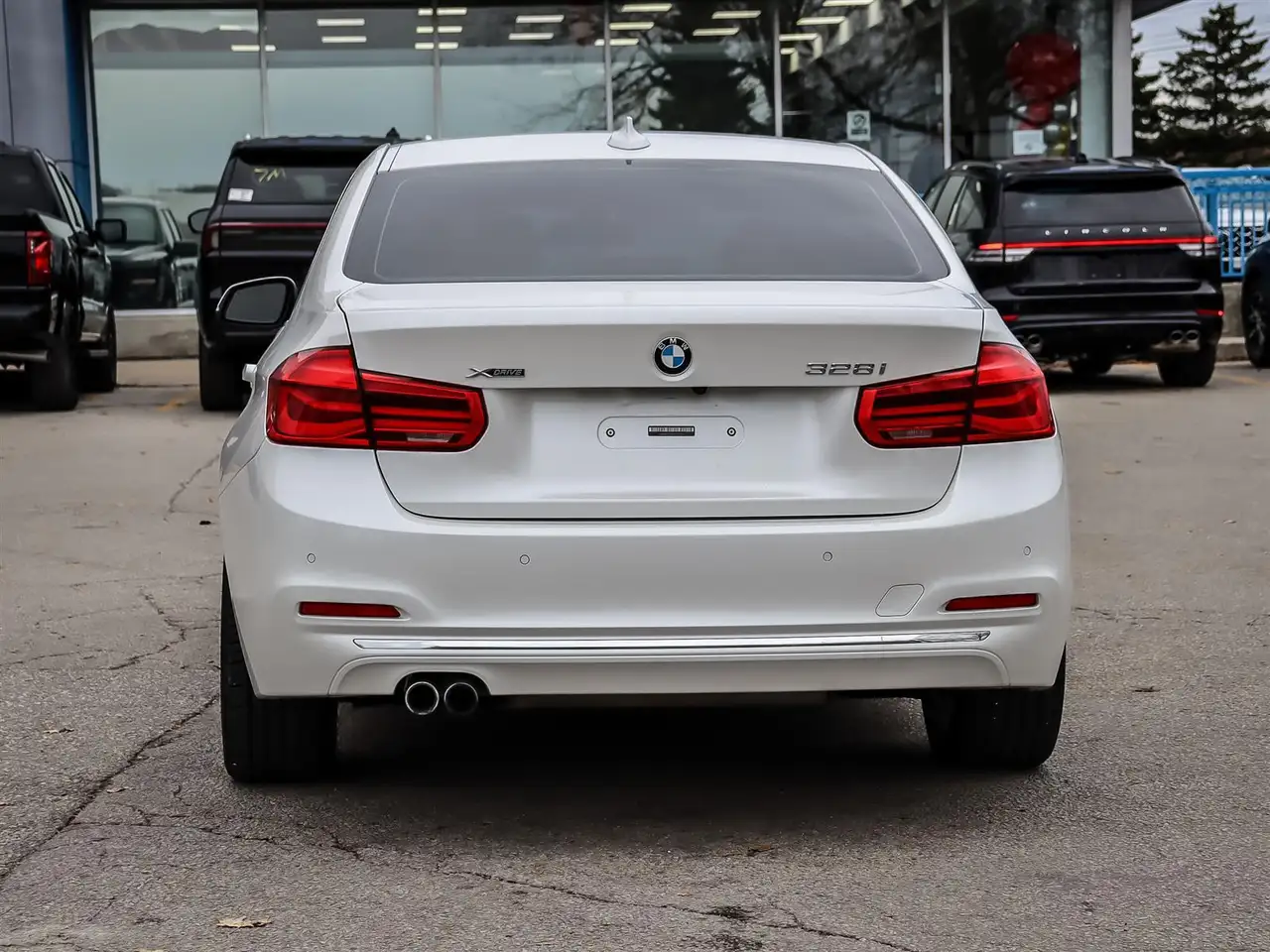 BMW 3 Series снимка BMW 3 Series