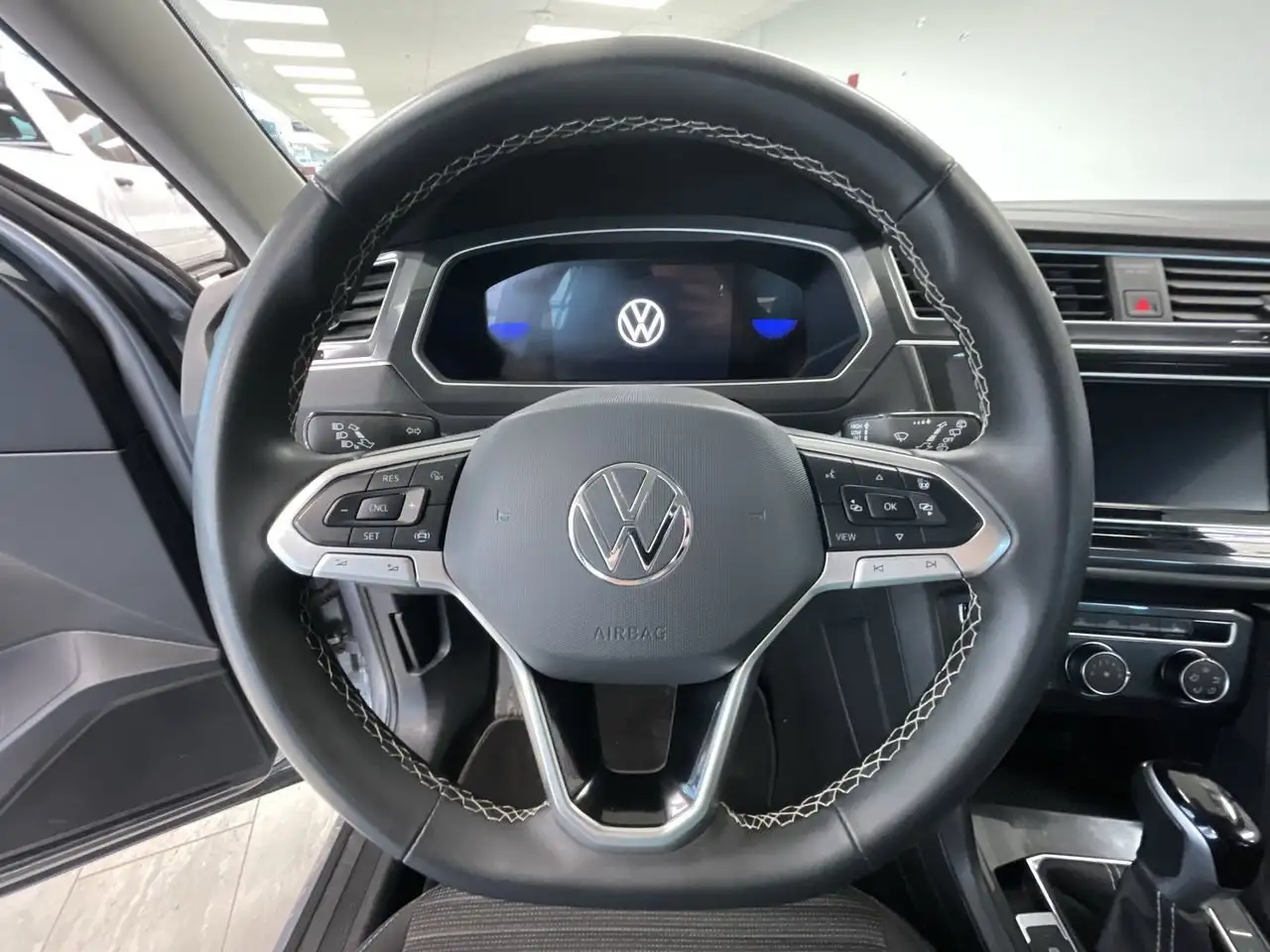 Volkswagen Tiguan снимка Volkswagen Tiguan