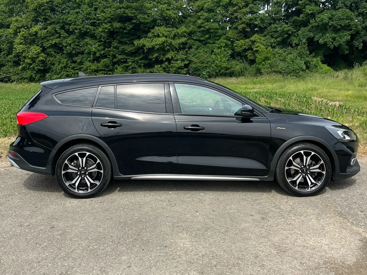 Ford Focus Focus Active 1.0 EcoBoost Business Zwart - 2