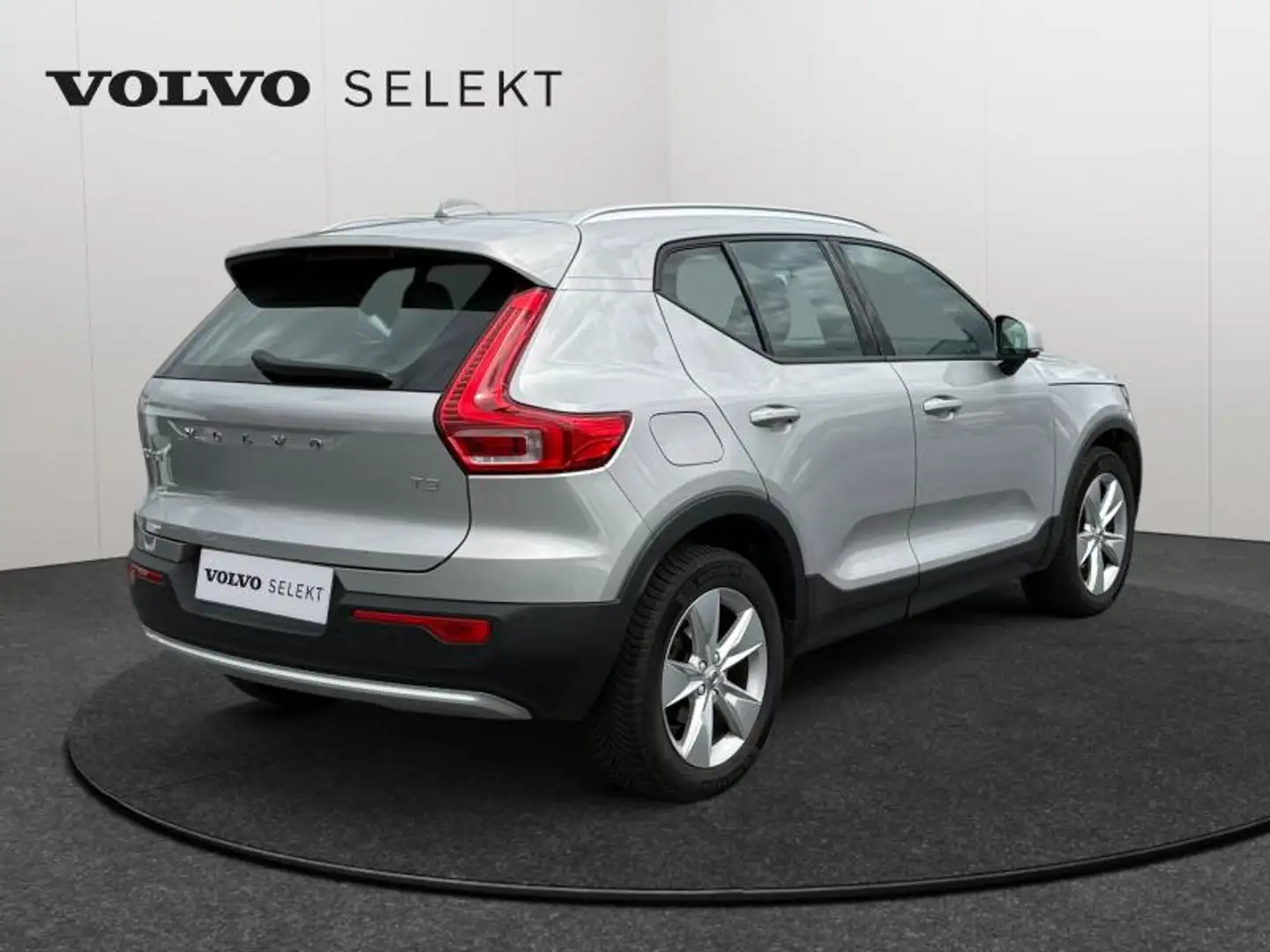 Volvo XC40 Momentum Gris - 2