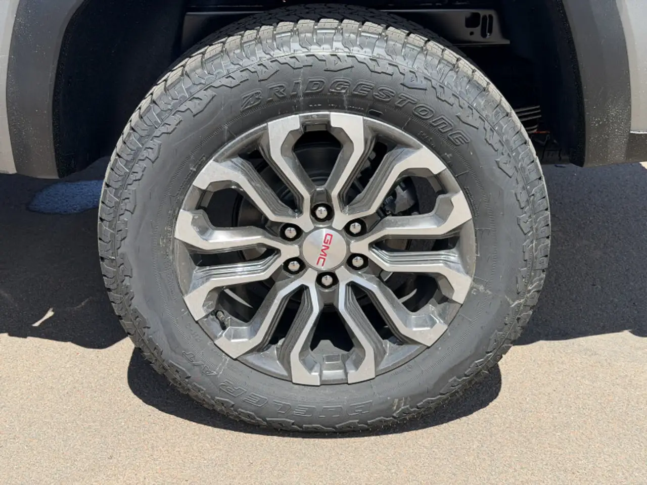 GMC Canyon снимка GMC Canyon