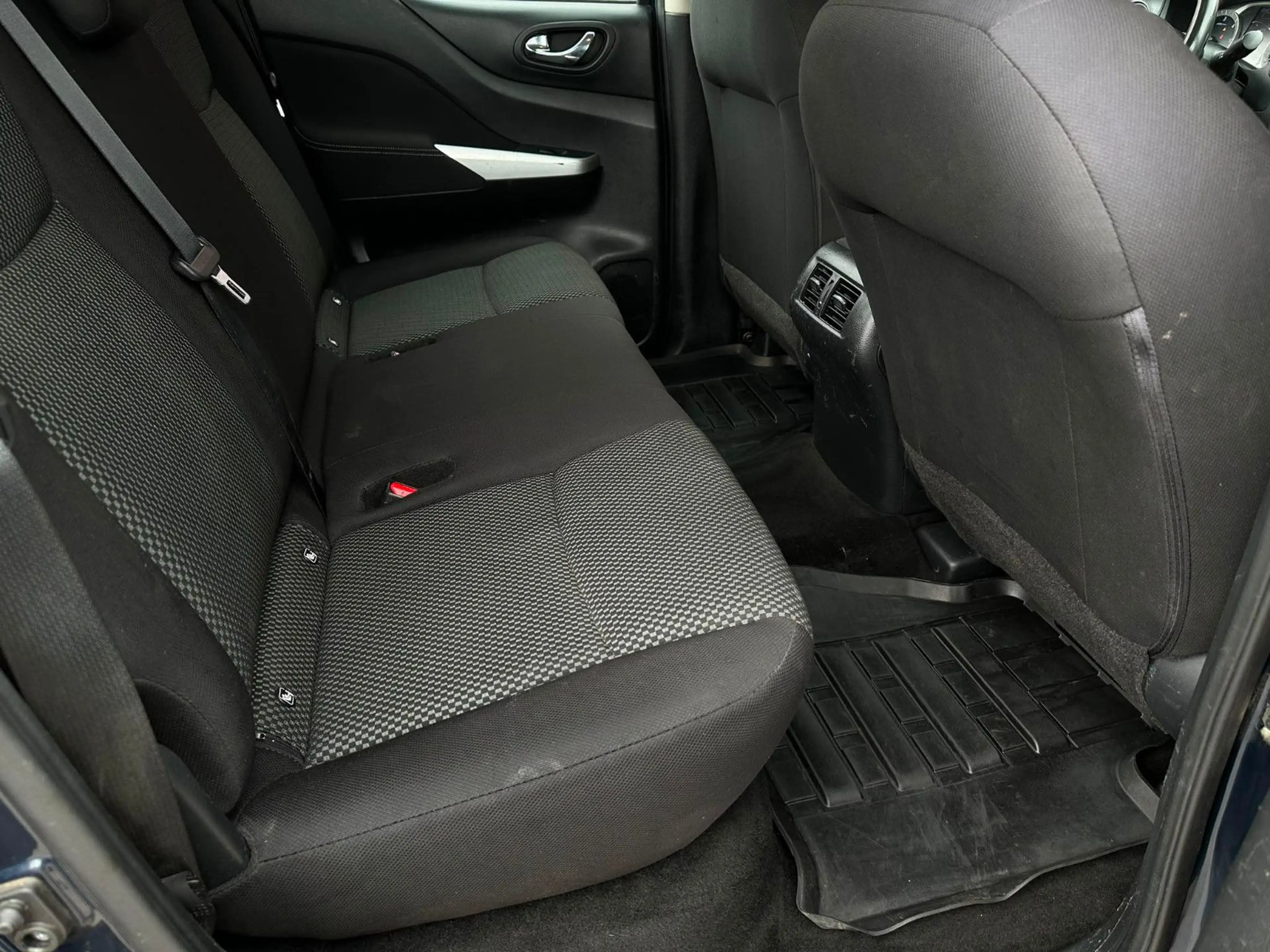 Nissan Navara NP300 Acenta Double Cab 4x4 Temp AHK — photo 10