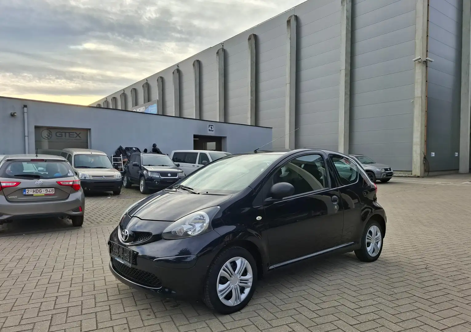 Toyota Aygo AYGO 1.0 PRÊT À IMMATRICULÉ/ CARPASS/C.T. Zwart - 1