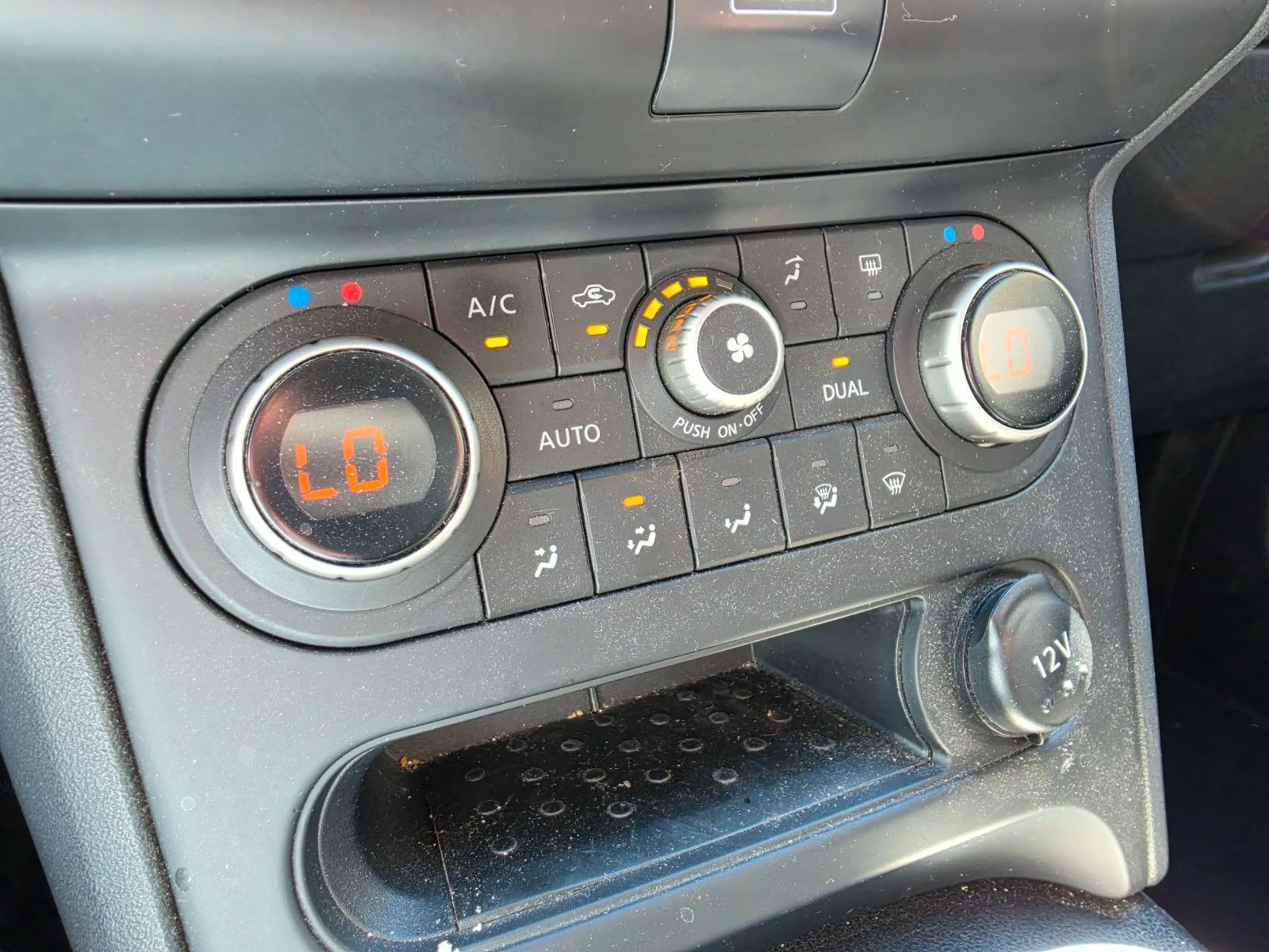 Nissan Qashqai +2 I-Way 4X4 AHK Navi Panorama — photo 23