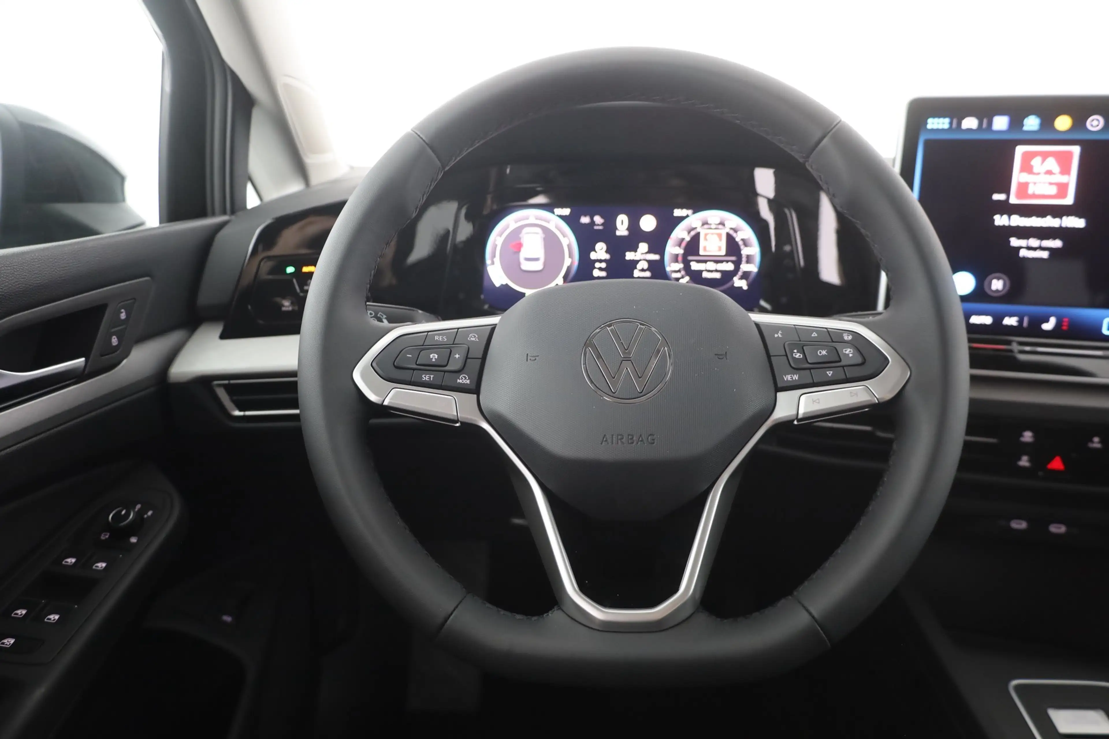 Volkswagen Golf VIII Variant 1.5 TSI DSG LED ACC AHK — photo 14