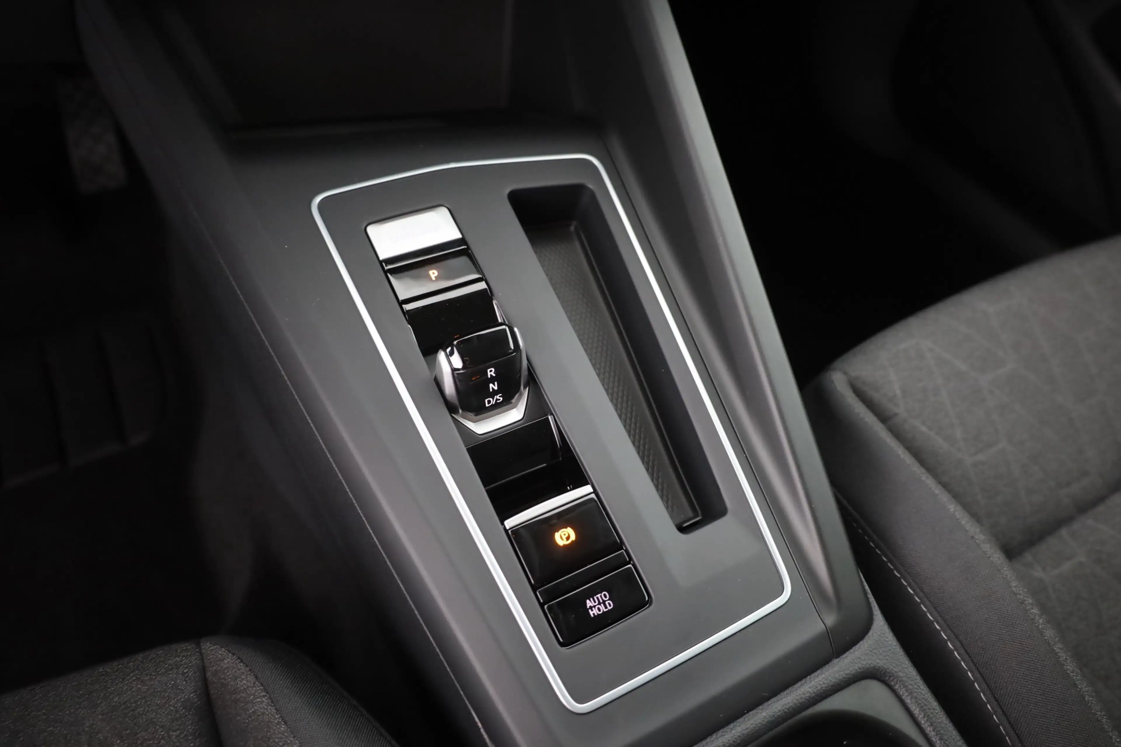 Volkswagen Golf VIII Variant 1.5 TSI DSG LED ACC AHK — photo 13