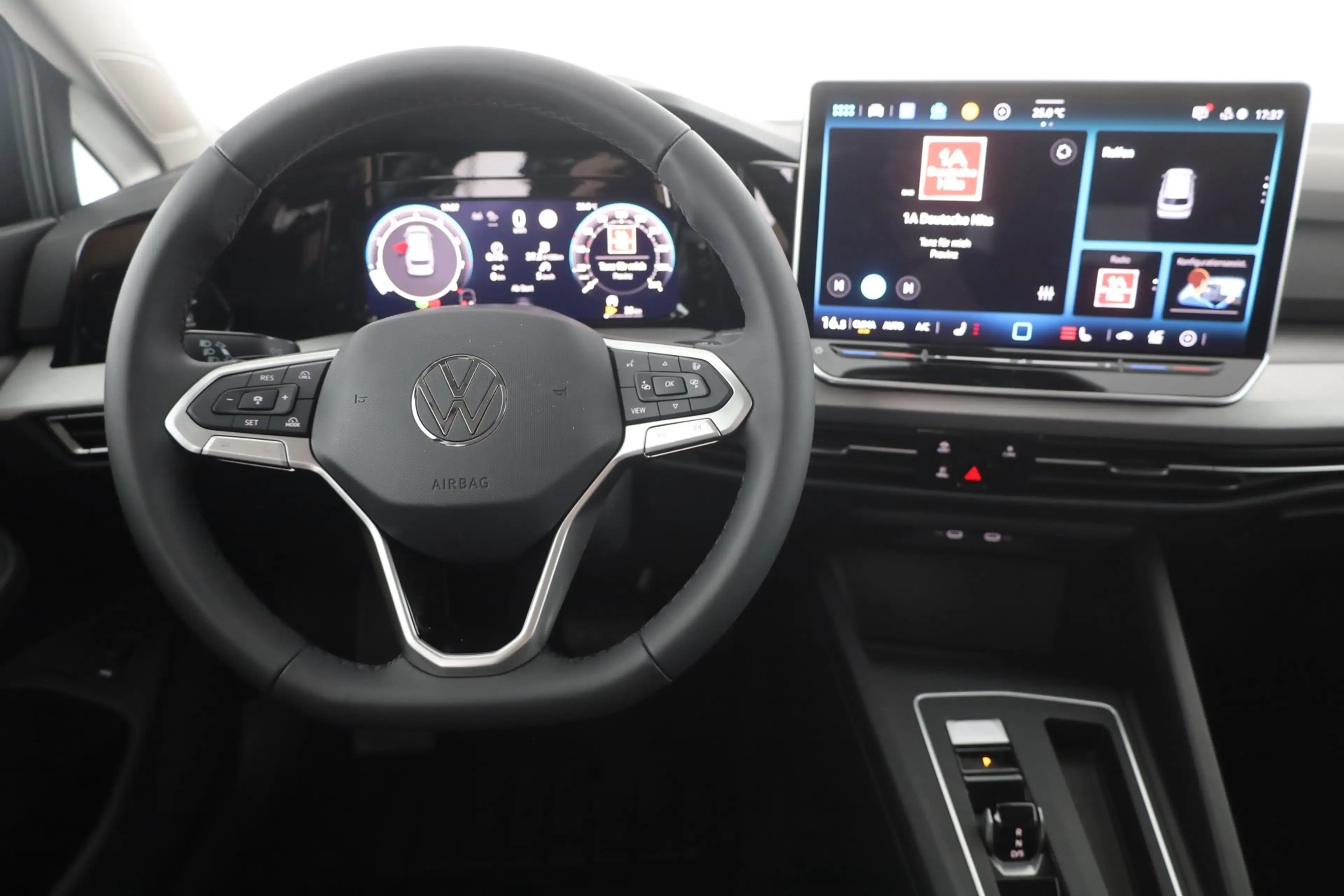 Volkswagen Golf VIII Variant 1.5 TSI DSG LED ACC AHK — photo 10