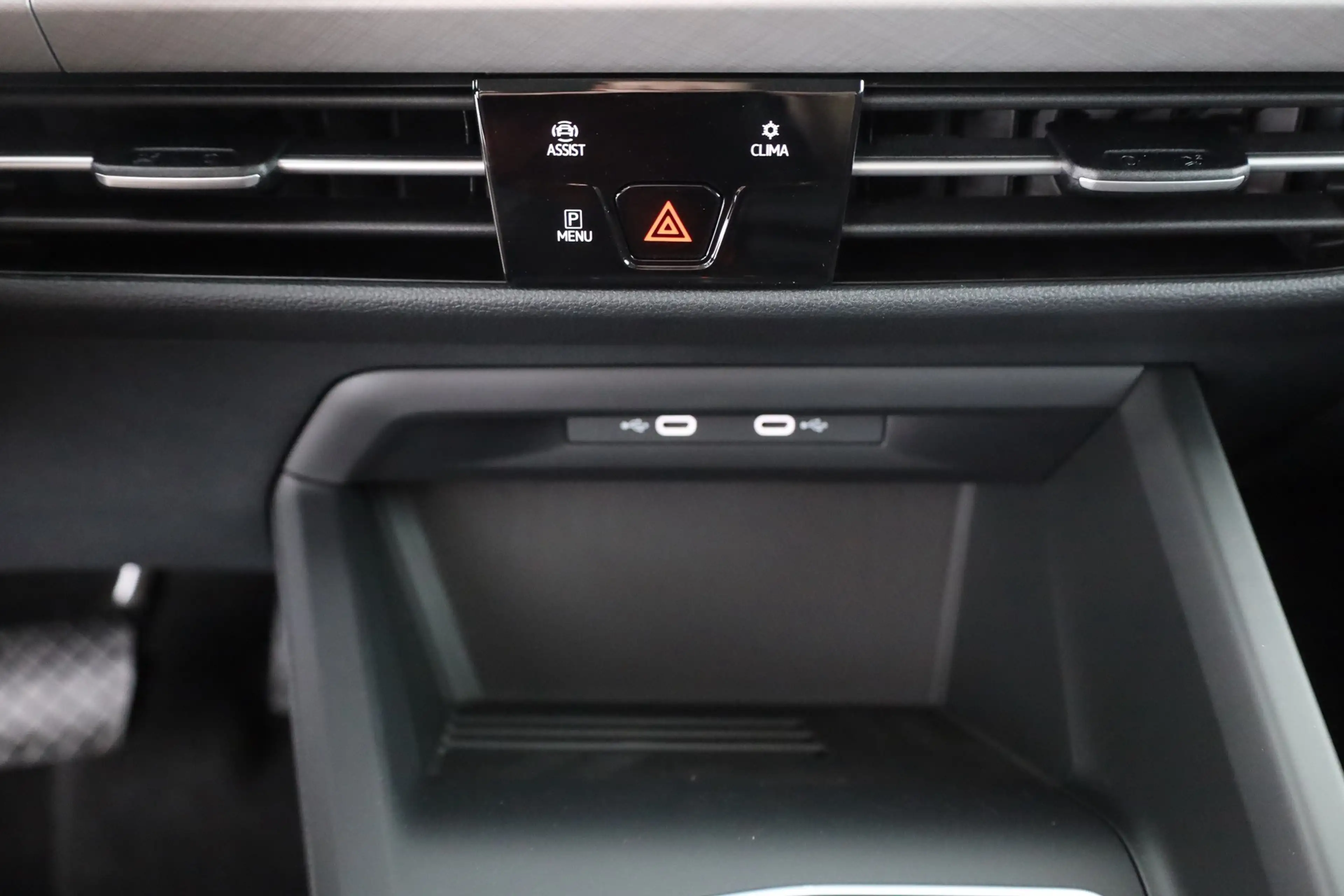 Volkswagen Golf VIII Variant 1.5 TSI DSG LED ACC AHK — photo 12